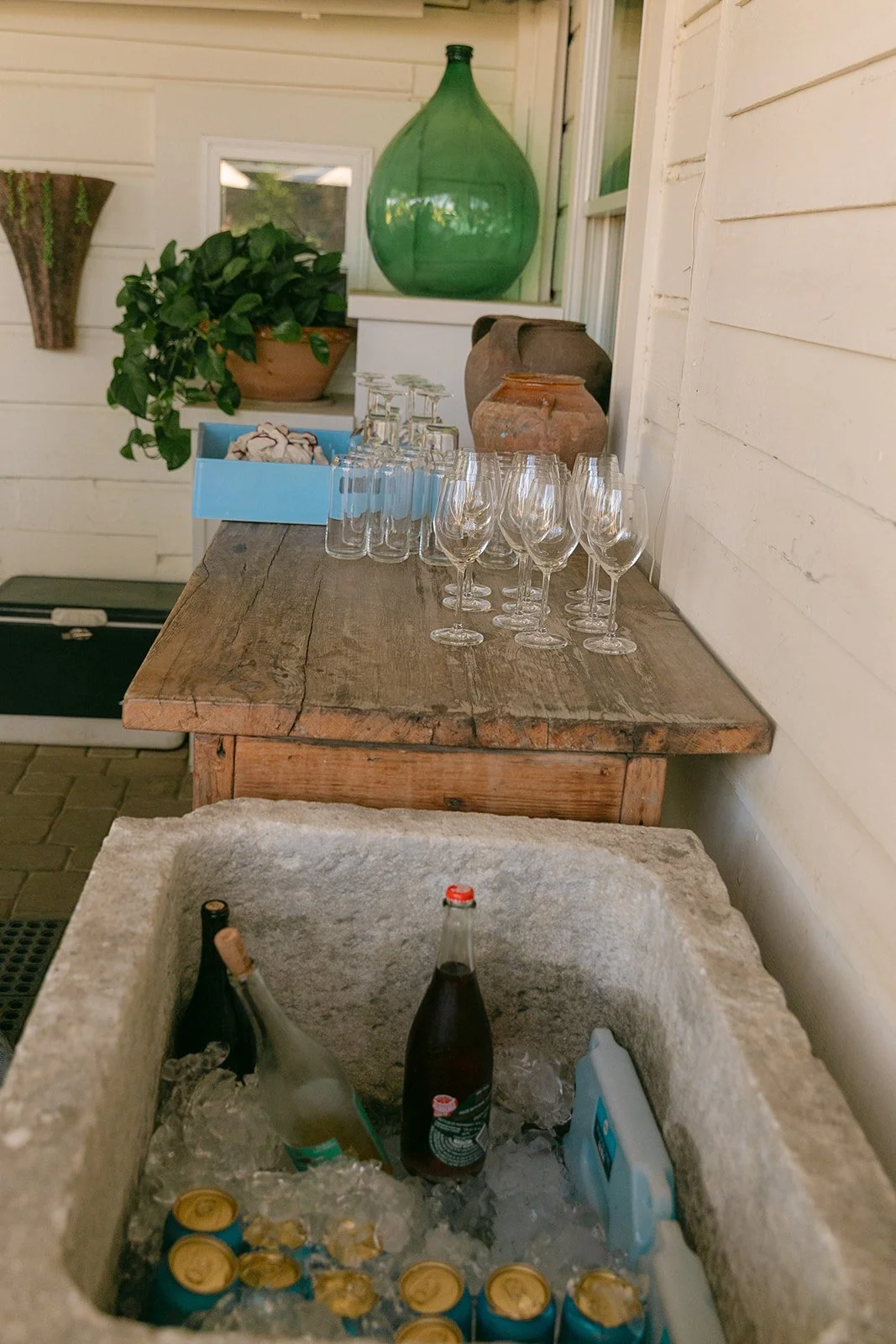 Drinks at a dinner party wedding
