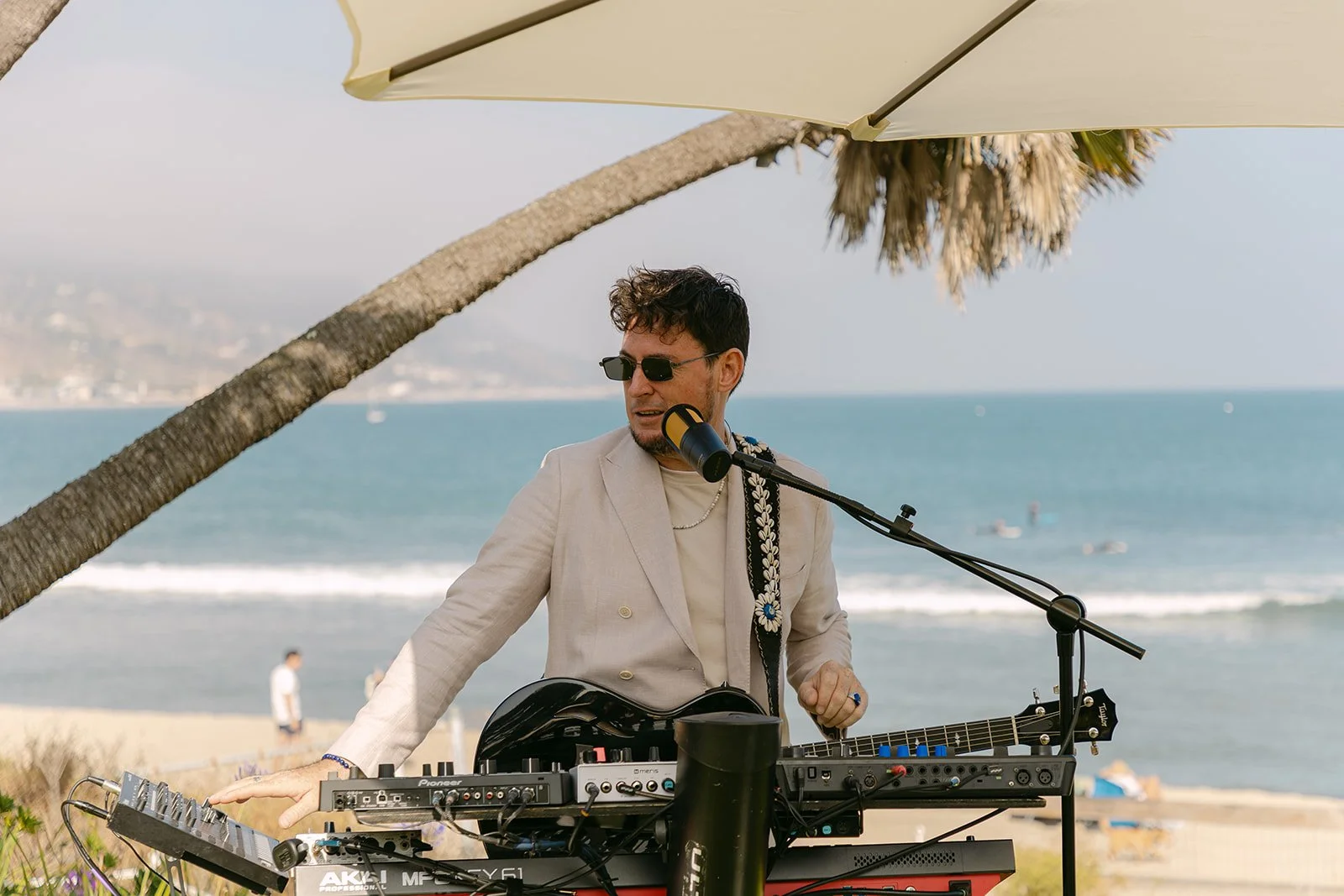 A musician at a wedding cocktail hour