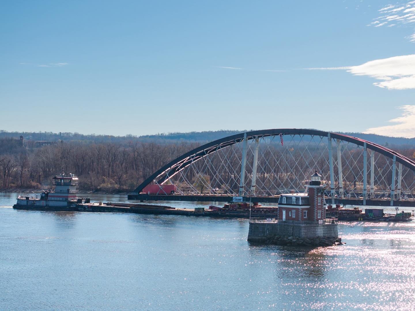 A floating bridge on the Hudson River? Where is it going? 😂😂😂😂. Does anyone know? 🤷&zwj;♀️🤷&zwj;♂️🤷. #hudsonathenslighthouse #floatingbridge #peculiar #hudsonriver #hudsonny #lighthousesofinstagram