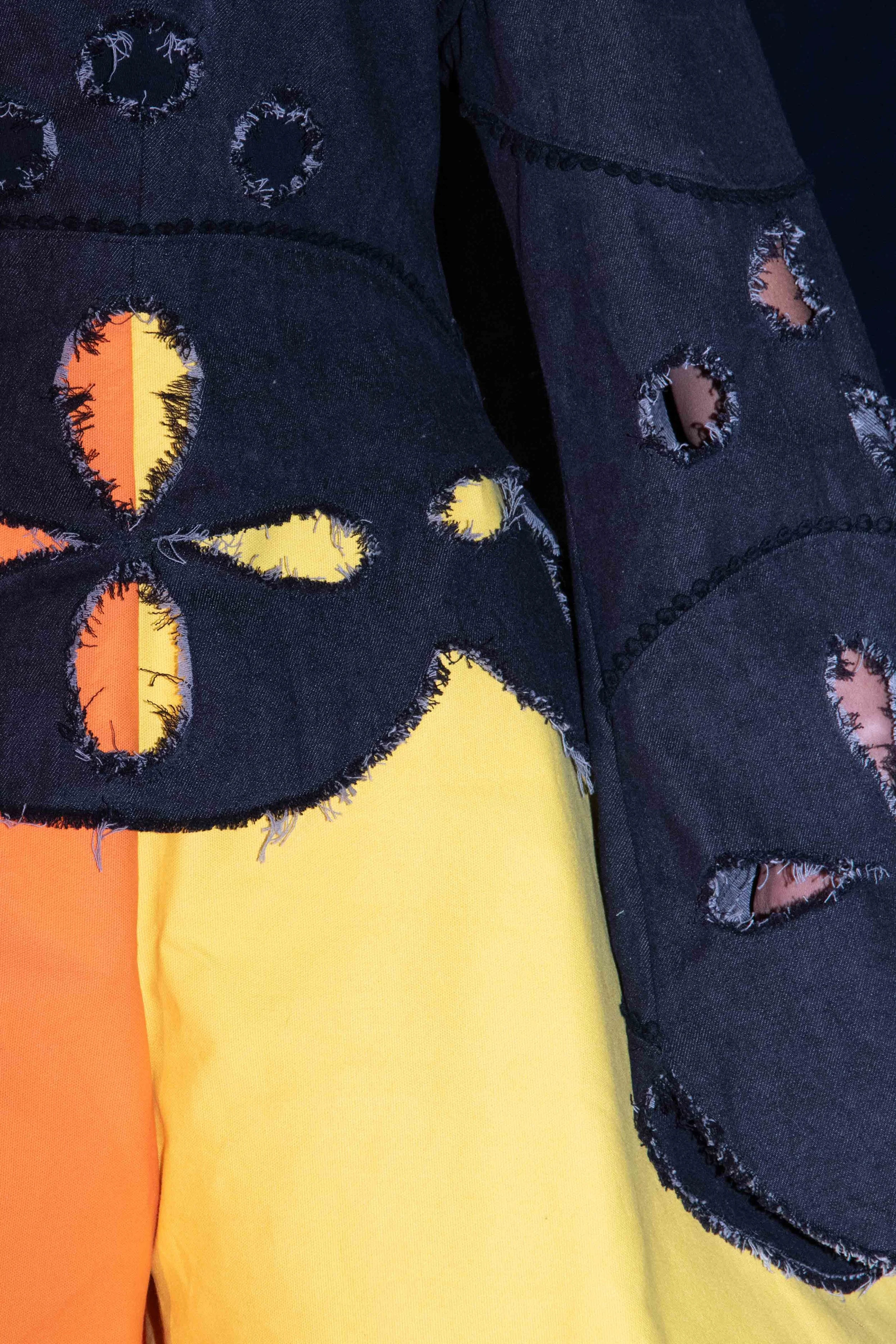 top: collectie Onschuldig/Rebels,
broek: collectie Artistiek/Frivool