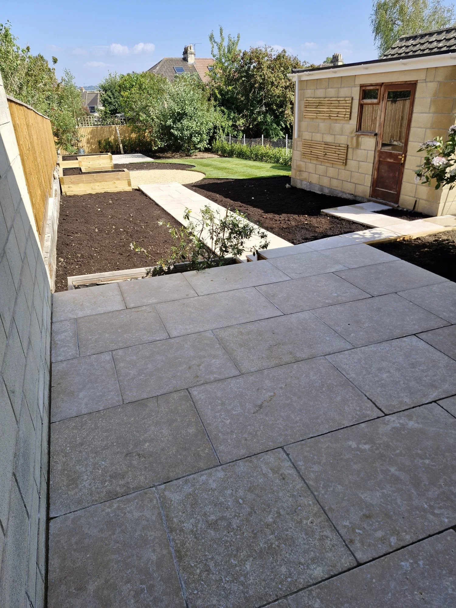 tumbled limestone patio bath