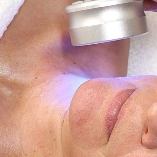 After Diamond or Crystal microdermabrasion using our Dermavisage  you can elevate every facial with Colour Therapy on the Dermavisage Ultra.
💙 Blue – soothes and calms freshly exfoliated skin
💚 Green – rebalances tone and reduces redne