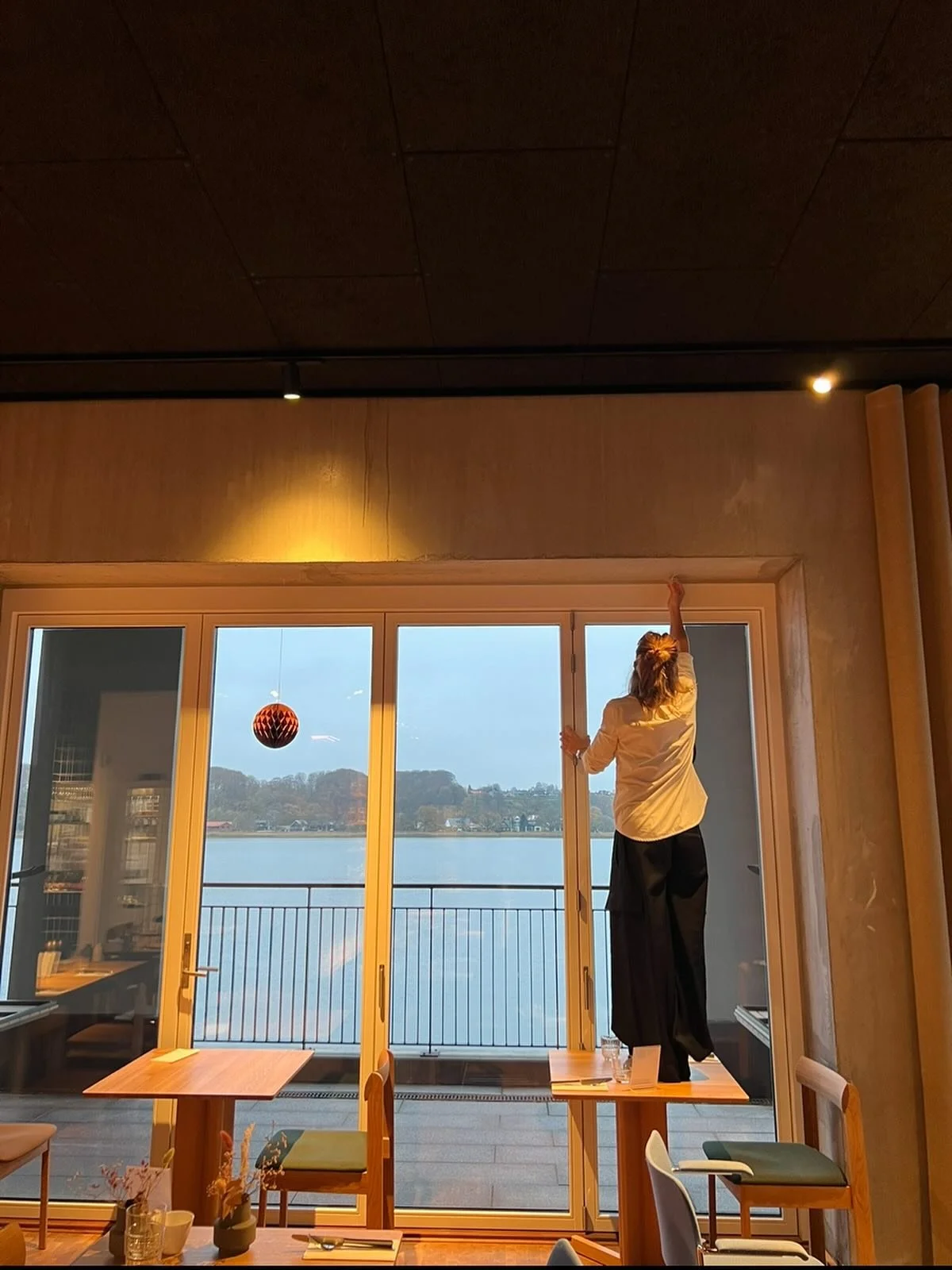 Ho Ho Hoooo 🤶🏻

Okay - vi lover at @louisemammen venter med at h&aelig;nge julepynten op lidt endnu&hellip; men til geng&aelig;ld har vi nu offentliggjort vores julemenu. 🍗

Skal I holde julefrokost? Tag endelig et kig. 

📲 Link i bio