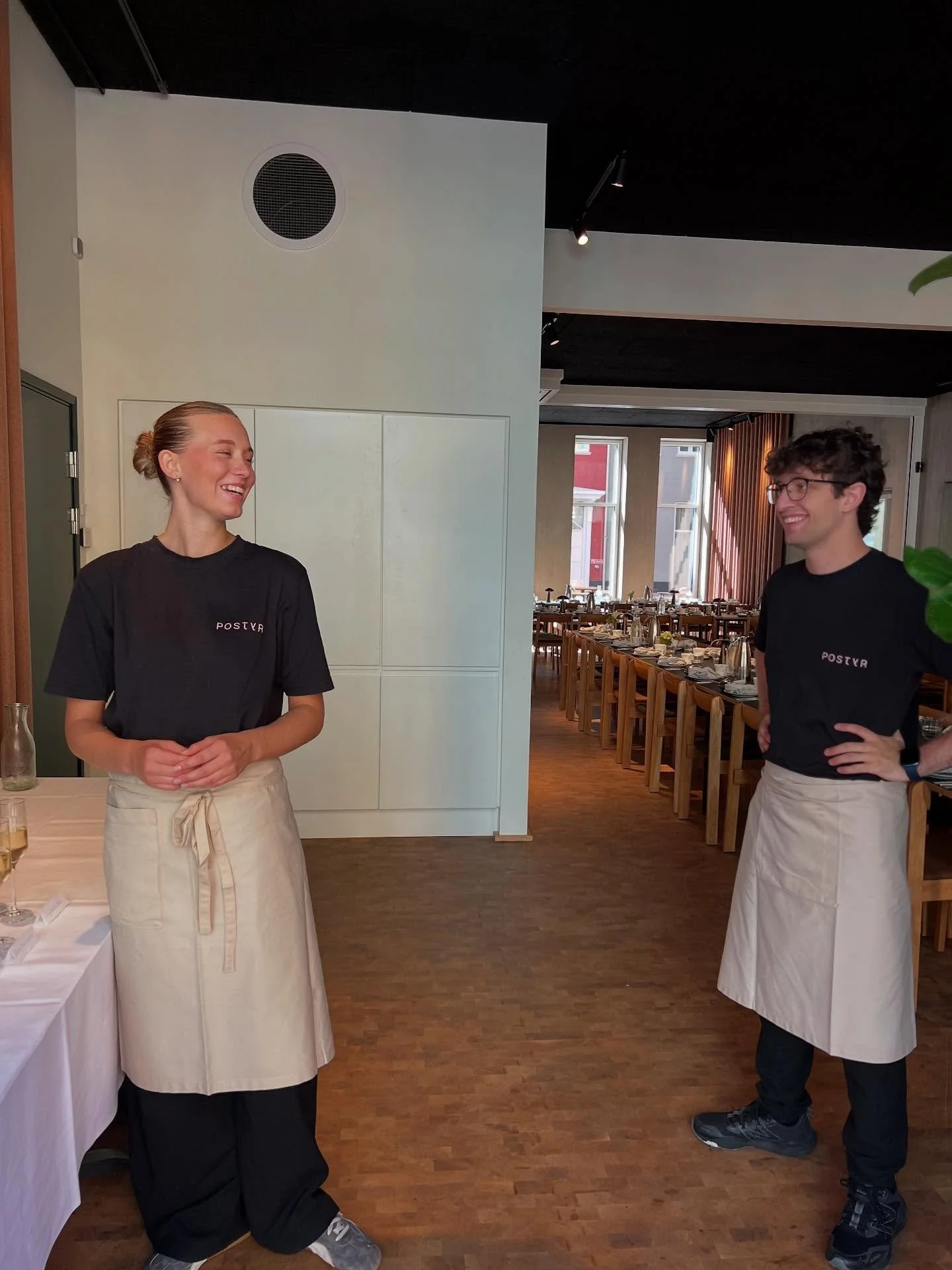 I dag har vi haft forn&oslash;jelsen af ikke bare &eacute;t, men to store brunchselskaber. Hver deres fejring 🥂🇩🇰

Sikke et dejligt vejr. Sikke nogle s&oslash;de g&aelig;ster ☀️