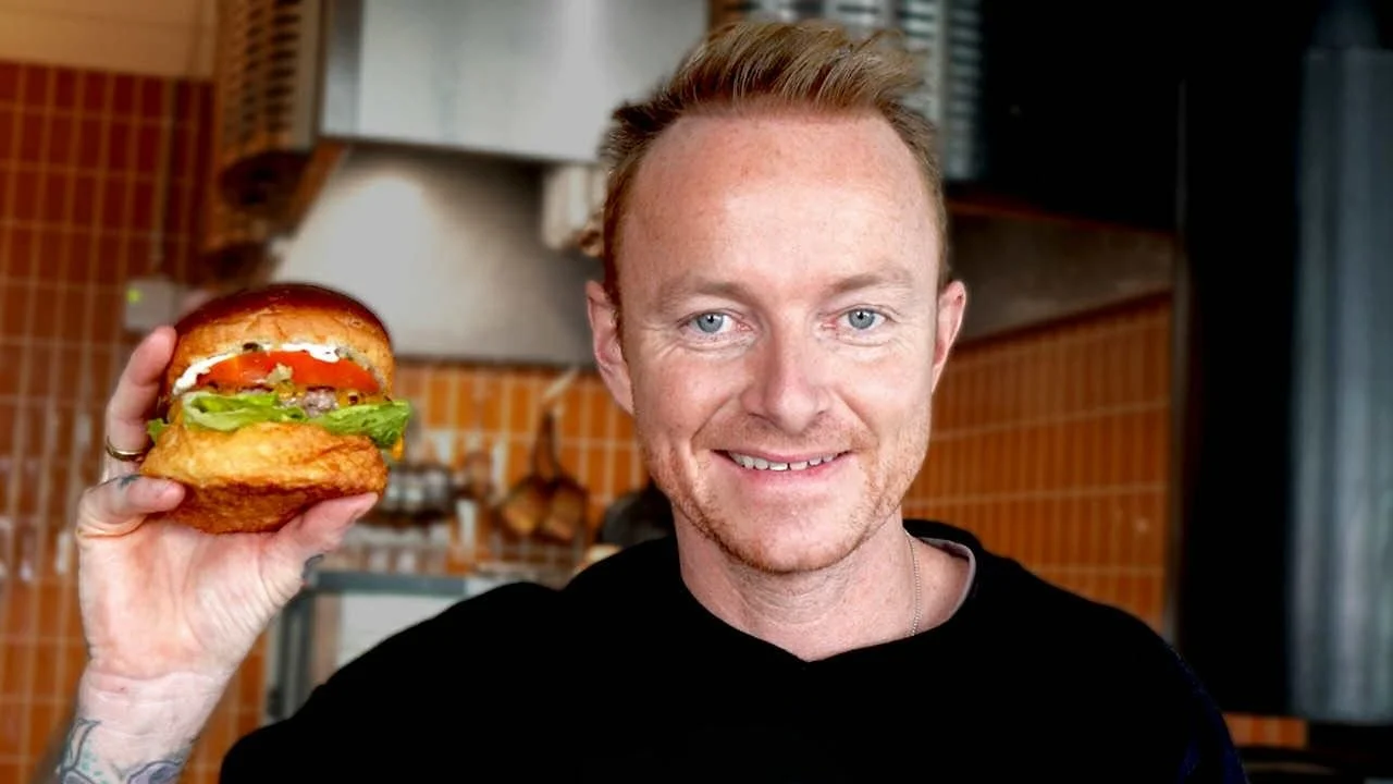 Der er ikke noget v&aelig;rre end at st&aring; 1. januar med en sult der skriger og et overskud, der ikke er fulgt med &aring;rsskiftet. D&eacute;t er der en l&oslash;sning p&aring; 💡

Ren&eacute; fik den magiske id&eacute;, at han selv vil st&aring