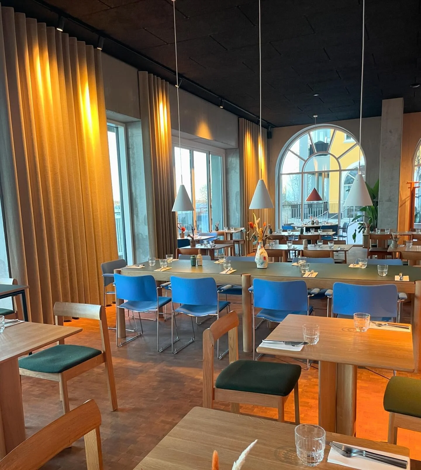 🐣 P&Aring;SKEFROKOST 🐣

Hvis du ikke har f&aring;et en p&aring;skefrokost endnu, s&aring; har vi alts&aring; &aring;bent - og serverer et udvalg af sm&oslash;rrebr&oslash;d, klassiske a la carte retter og dejlige drikke fra kl 11.30 🐥