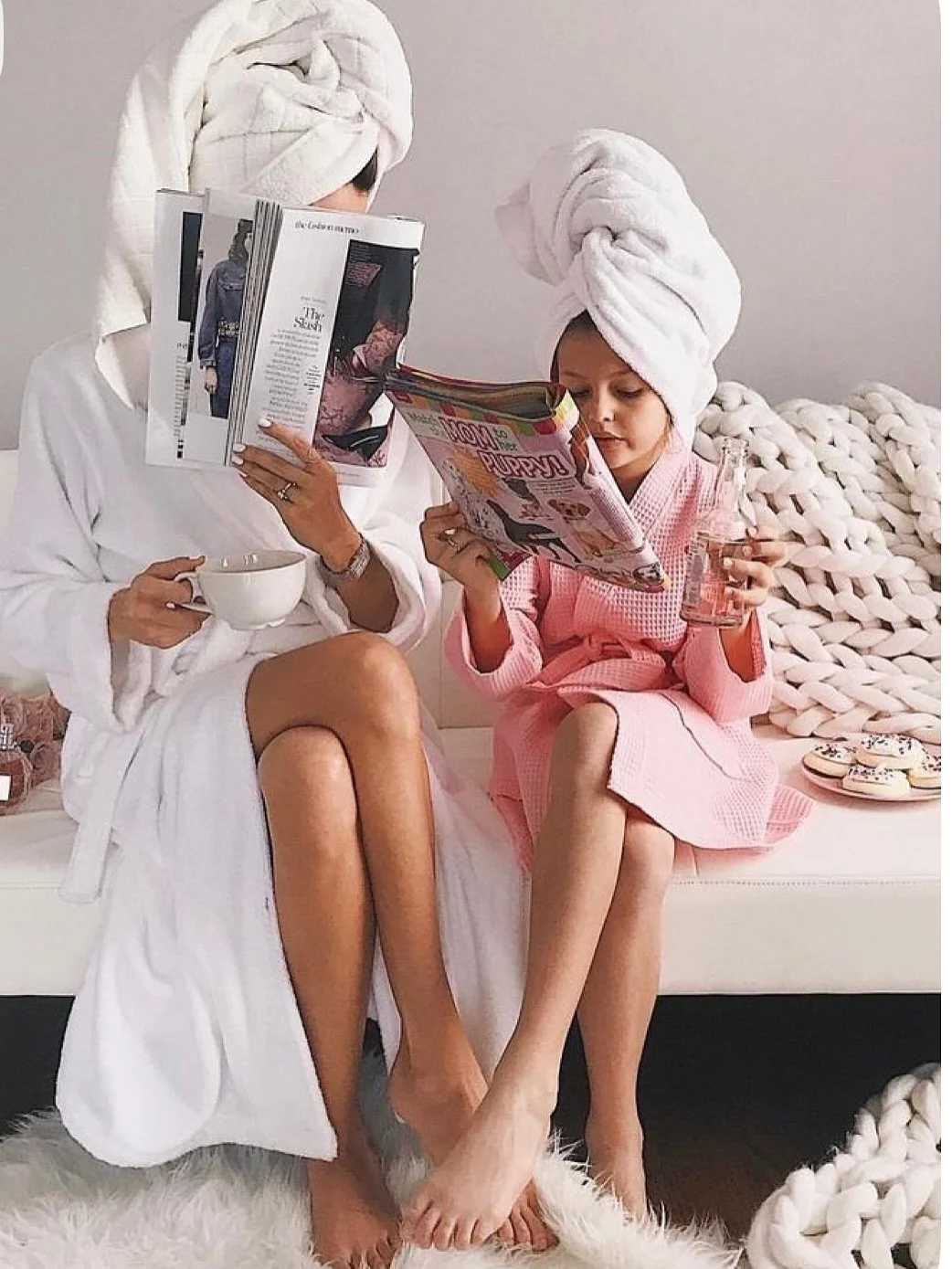 Dreaming of this aesthetic in my sweatpants while sipping my cold coffee 💄🍷🎁

#holidaymood #holidayinspo #mommish #mominspo