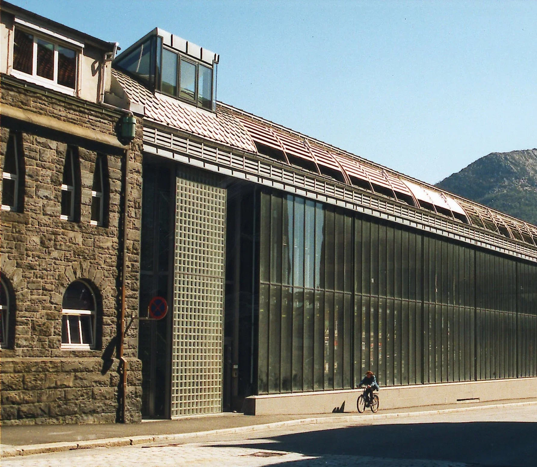 BERGEN JERNBANESTASJON VESTFLØY, Bergen 1999