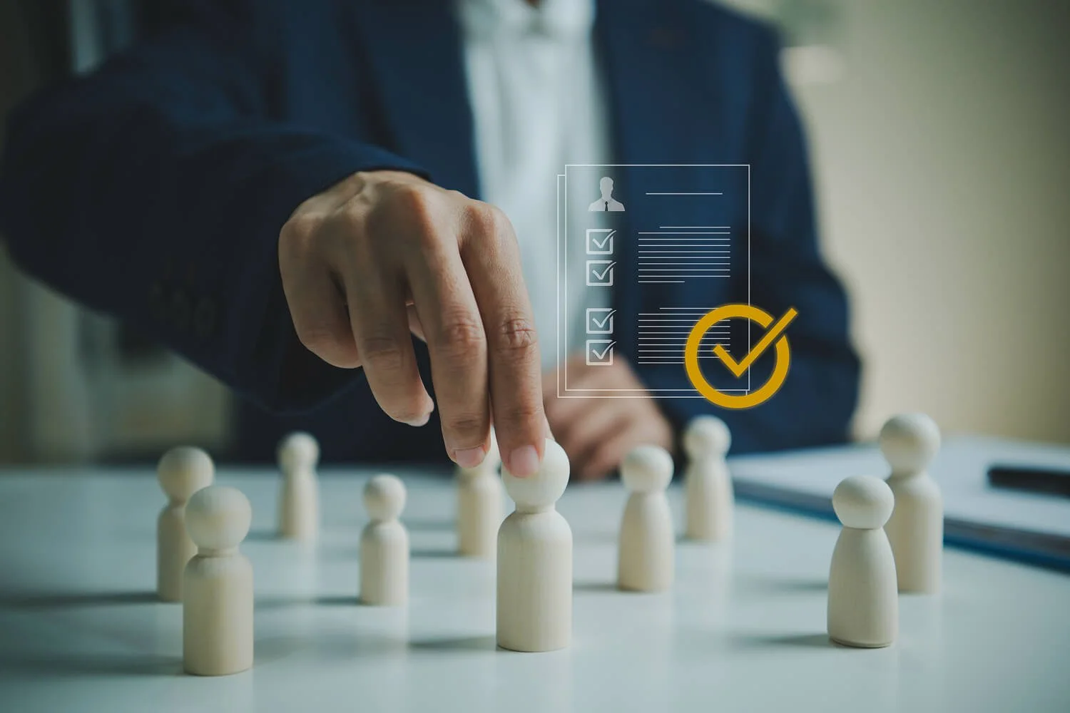 Balancing product standardization and market flexibility through business decisions