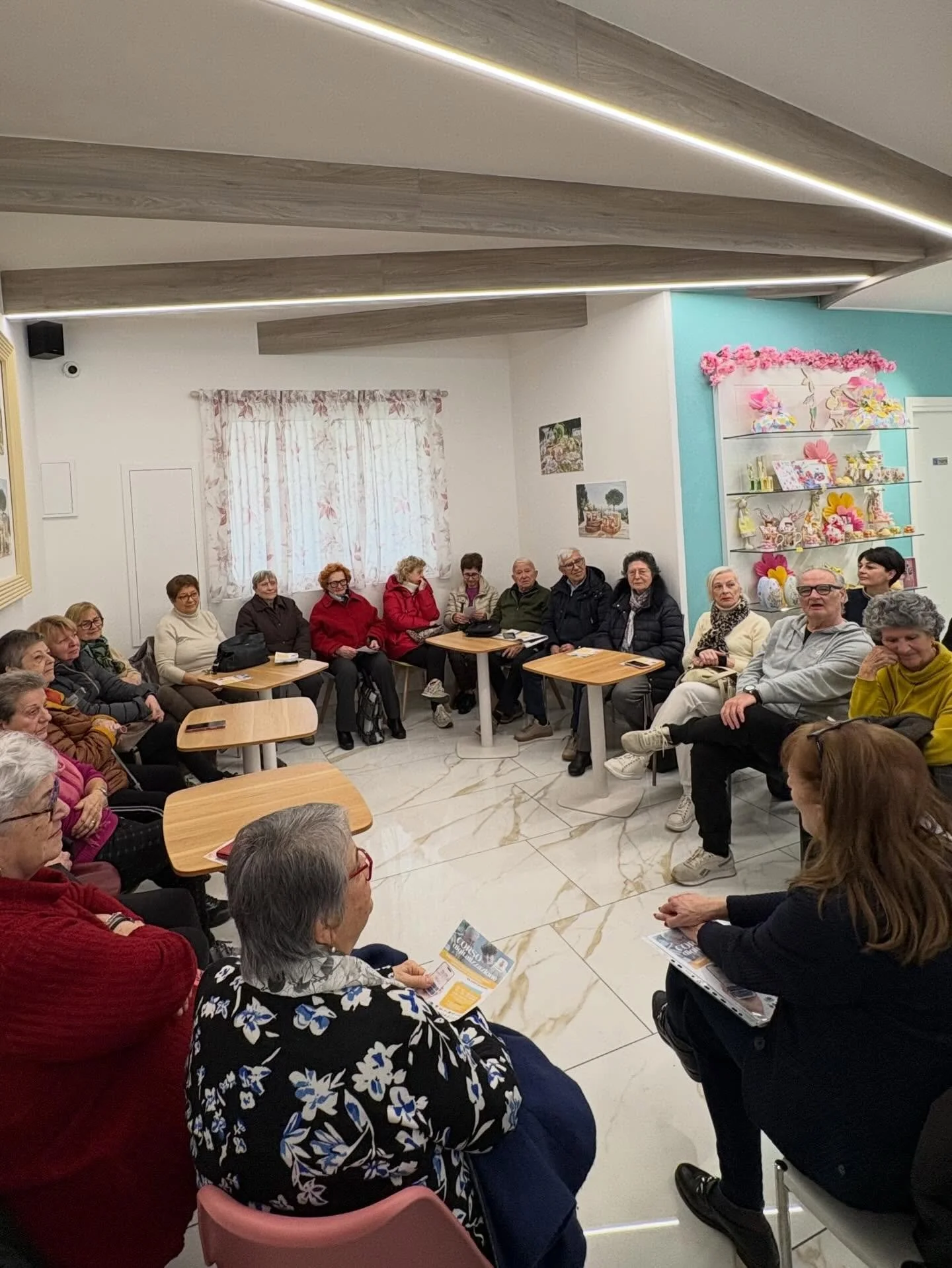 Ieri la nostra caffetteria ha avuto il piacere di ospitare la presentazione del progetto &ldquo;Ma che anziano sei&rdquo; ❓

&Egrave; stato un momento ricco di spunti, sorrisi e riflessioni. Vedere il nostro spazio riempirsi di persone, idee e confro