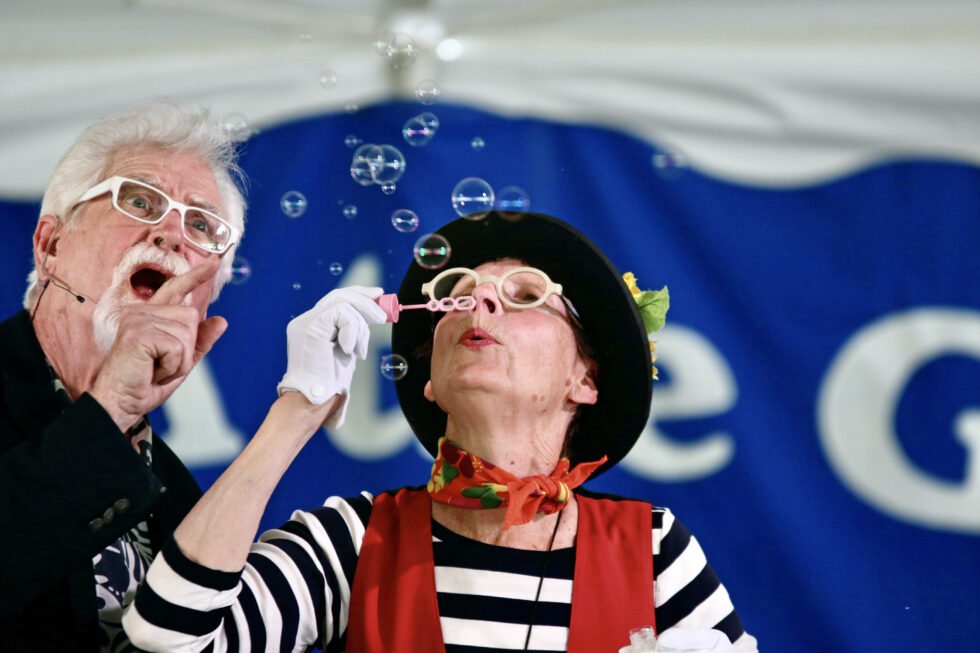 Mon-noon-Tom-Verner-bubbles-with-Fleur-5711-980x653.jpg