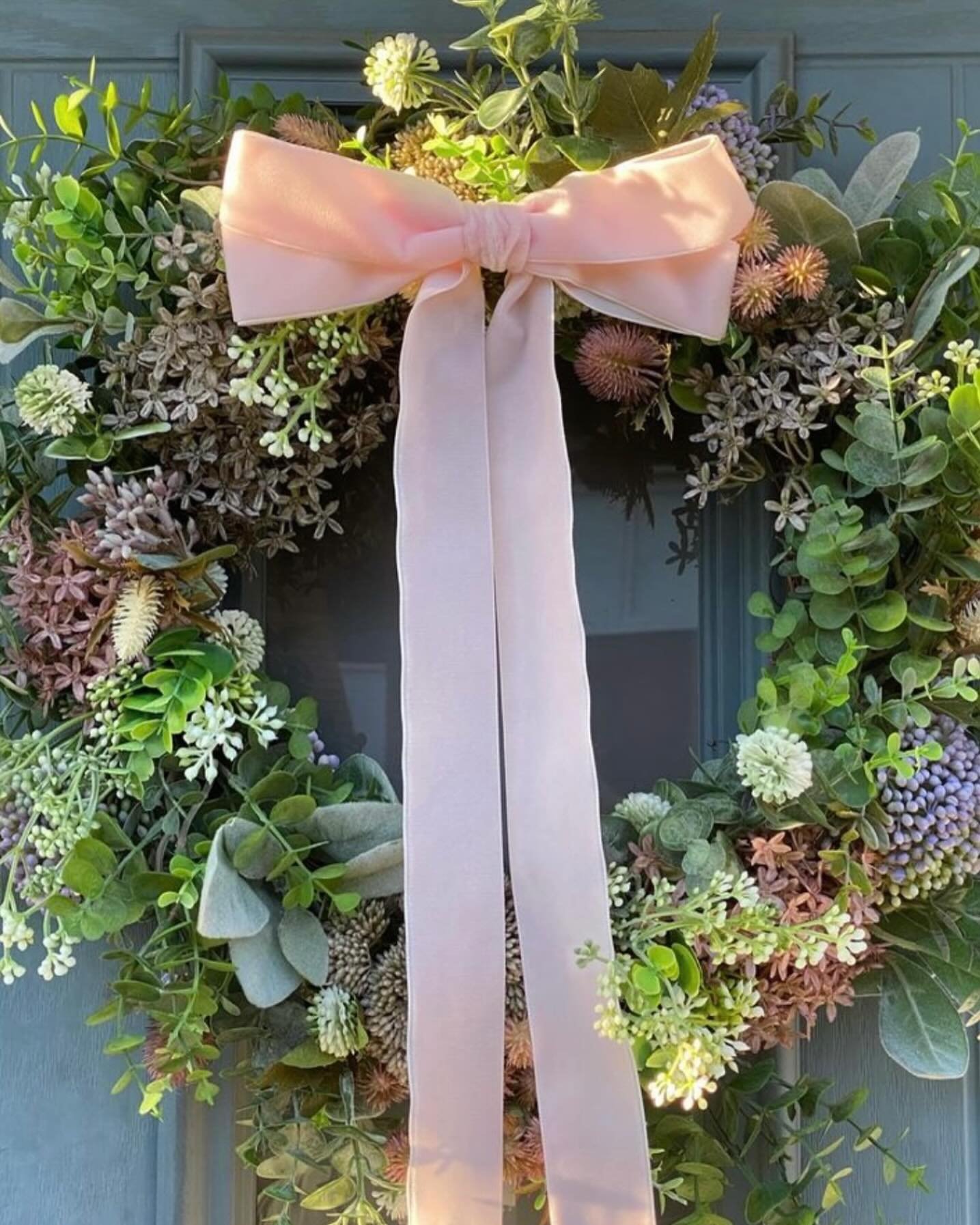 Sunday
Beautiful but blustery day, just back from walking Nelly on the beach and off to start making orders. Love this pic of the Nordic 40cm wreath and bow from @juniperandme_ #sunday #wreaths #springwreaths