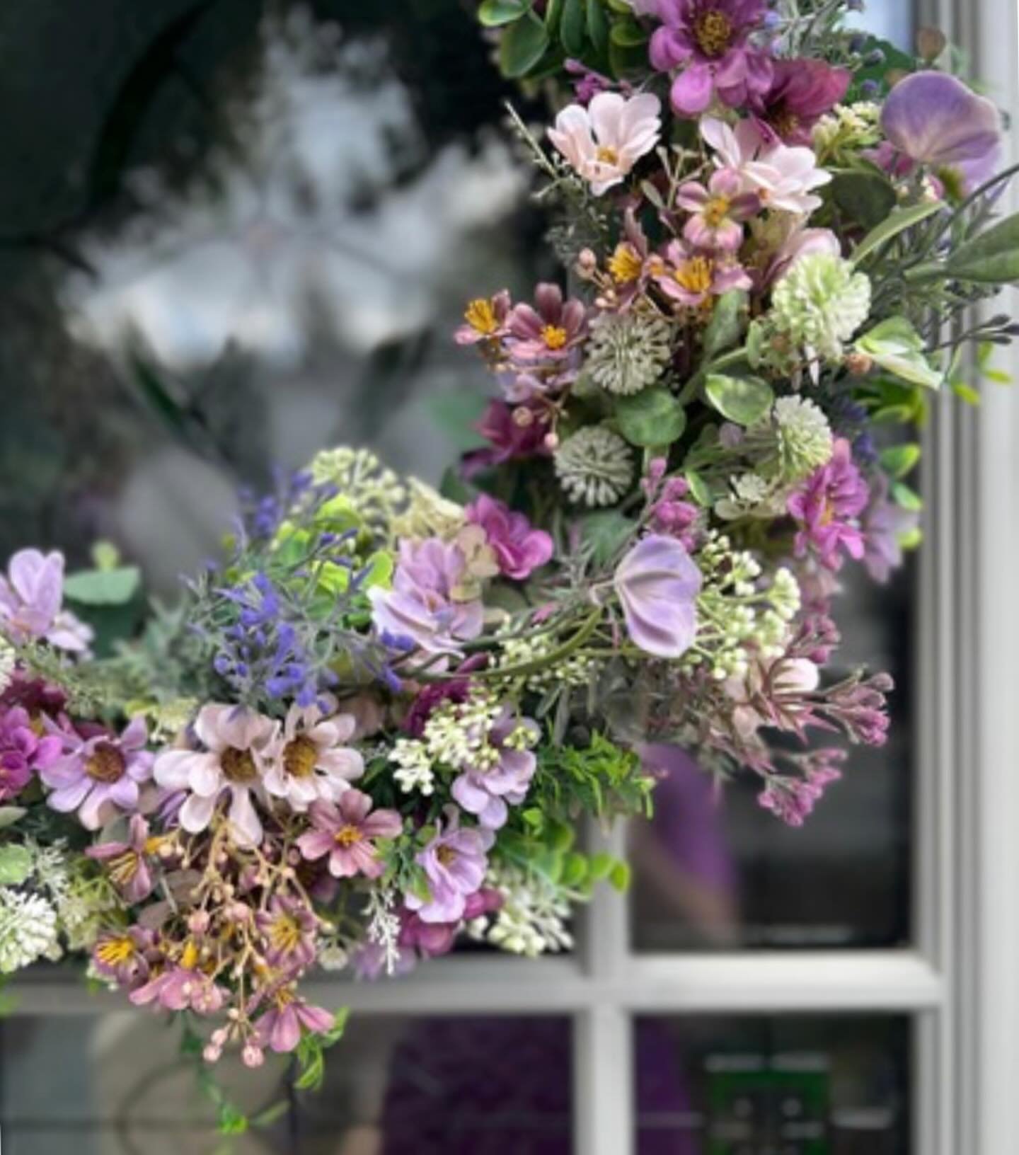 Perfection..
Melissa @littleterracedhouse has just sent me the most beautiful pics of her stunning new front door and spring wildflower lilac wreath. Thank you it looks perfect #wreath #wreathstyling #artificialflowers #springwreaths