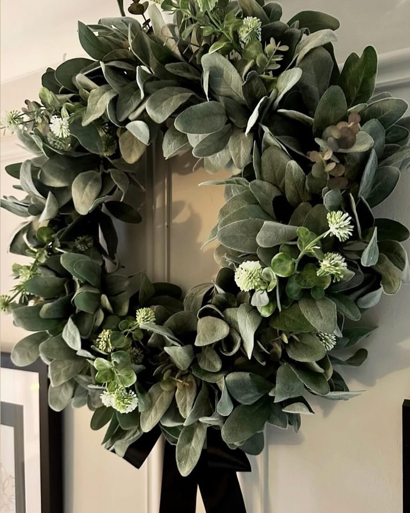 Monday sunshine, these pics from Gail @gail_home_ are stunning the most beautiful hallway finished off with my lambs ear wreath. It&rsquo;s perfect. Xx #monday #sunshine #artificialflowers #artificialwreath #fauxwreath