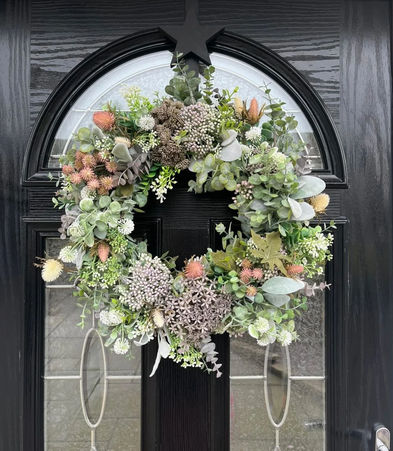 Morning and happy Friday everyone. Thank you all for buying all my autumn wreaths, I can&rsquo;t believe all that stock is gone.Still making wreaths, lots of orders for the Xmas ones and this one the Nordic wreath, perfect for all year with its subtl