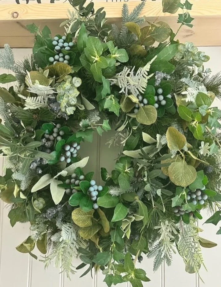 Afternoon and happy hump day. Still working through your Christmas orders and this winter botanical is proving really popular. Ideal for the winter season and easy to add some cinnamon sticks and pine cones for Xmas. Thanks Gail @gail_home_ for this 
