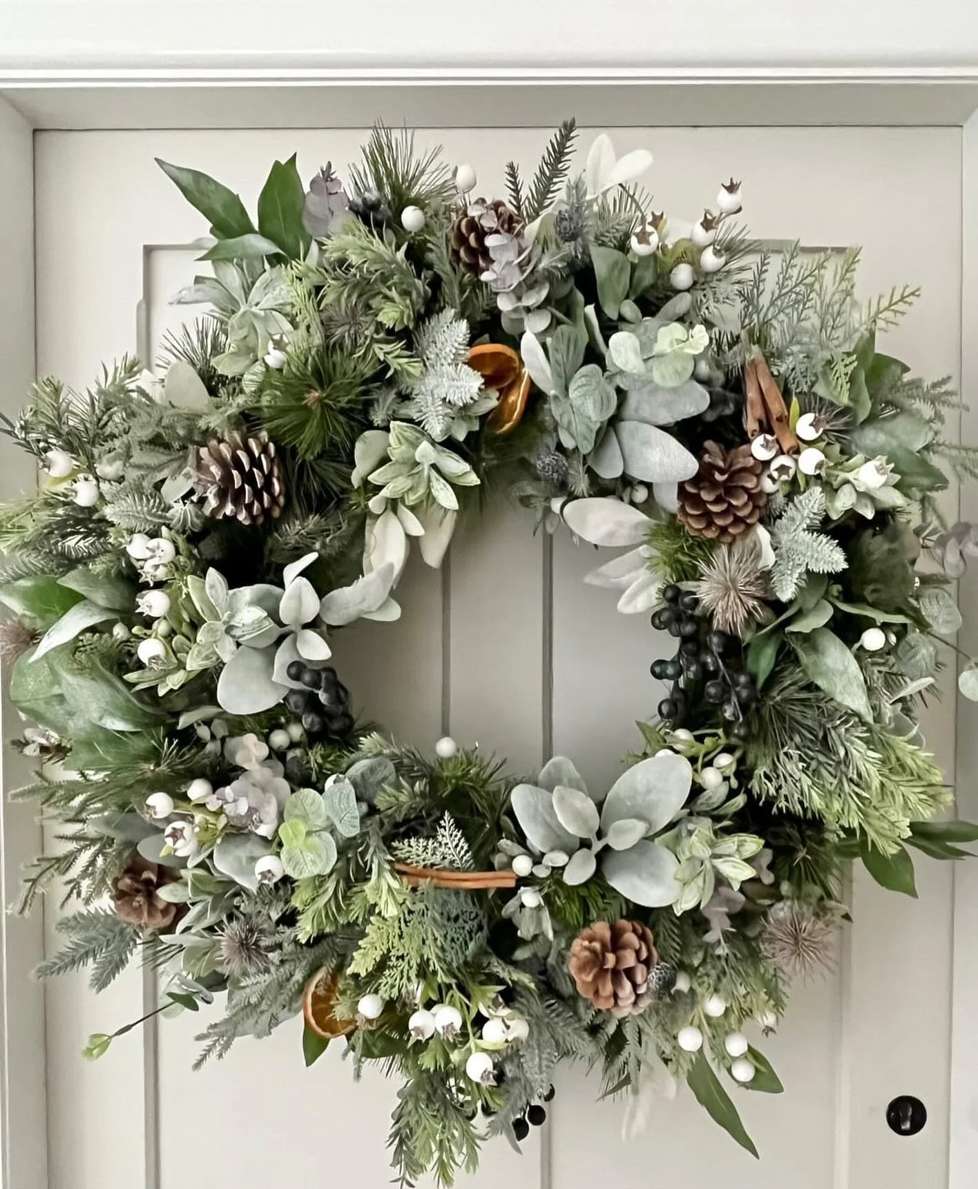 Happy Friday everyone, just restocked the Xmas wreath collection ready for the weekend. So pleased you love them xx have a great weekend xx #xmas #xmaswreath #xmasnordic