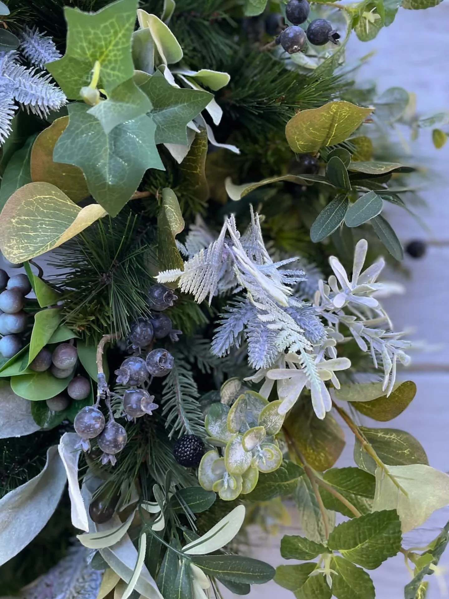 Small details
Just one of the new winter designs, the winter botanical wreath. Love the berries, ivy and mint. Hope you&rsquo;re having a good one xx #winter #winterwreaths