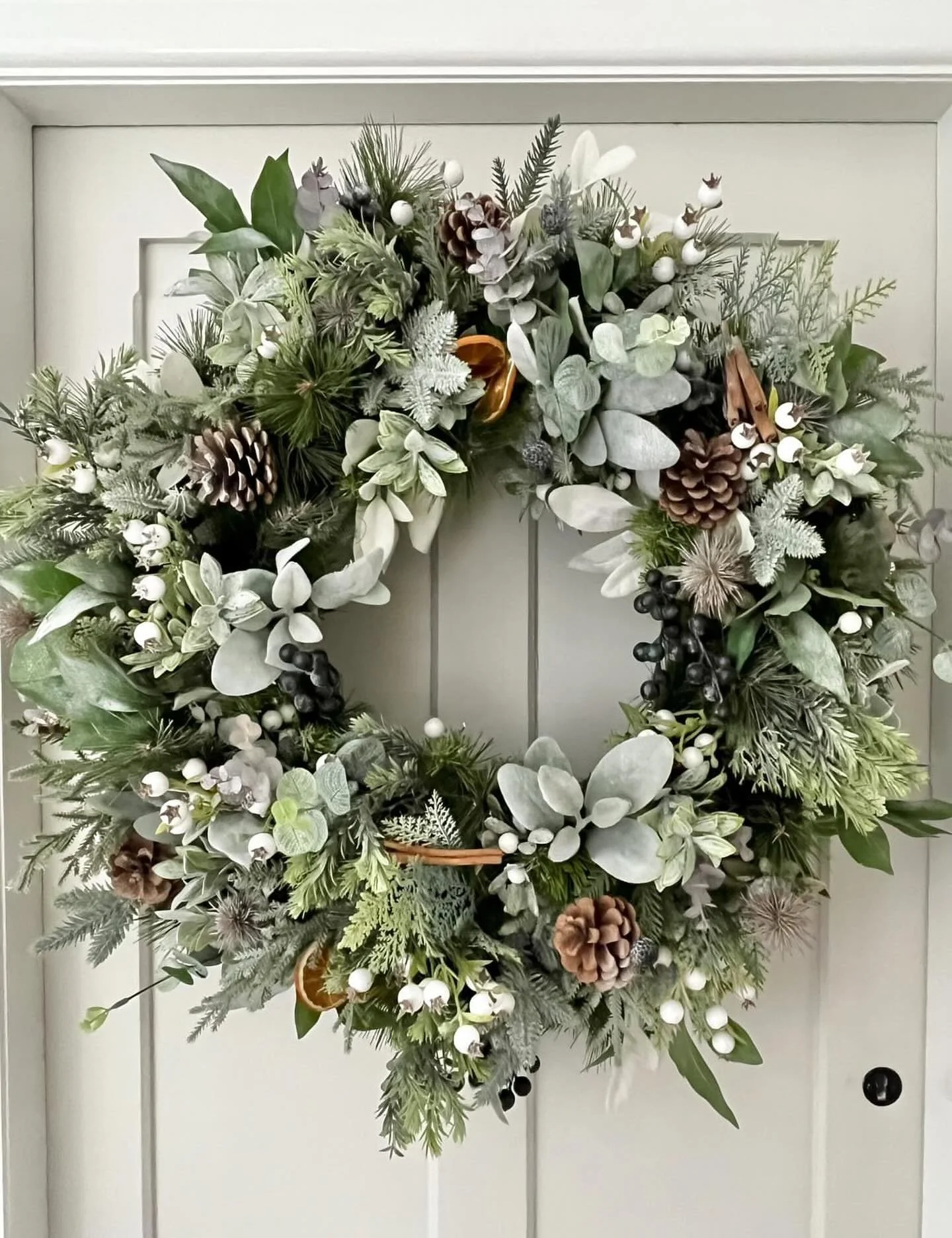 Happy weekend, it&rsquo;s a busy one here making Xmas orders. All  Christmas garland designs will be ready later this evening too.hope you love them xx #xmas #xmaswreath #xmasdesigns