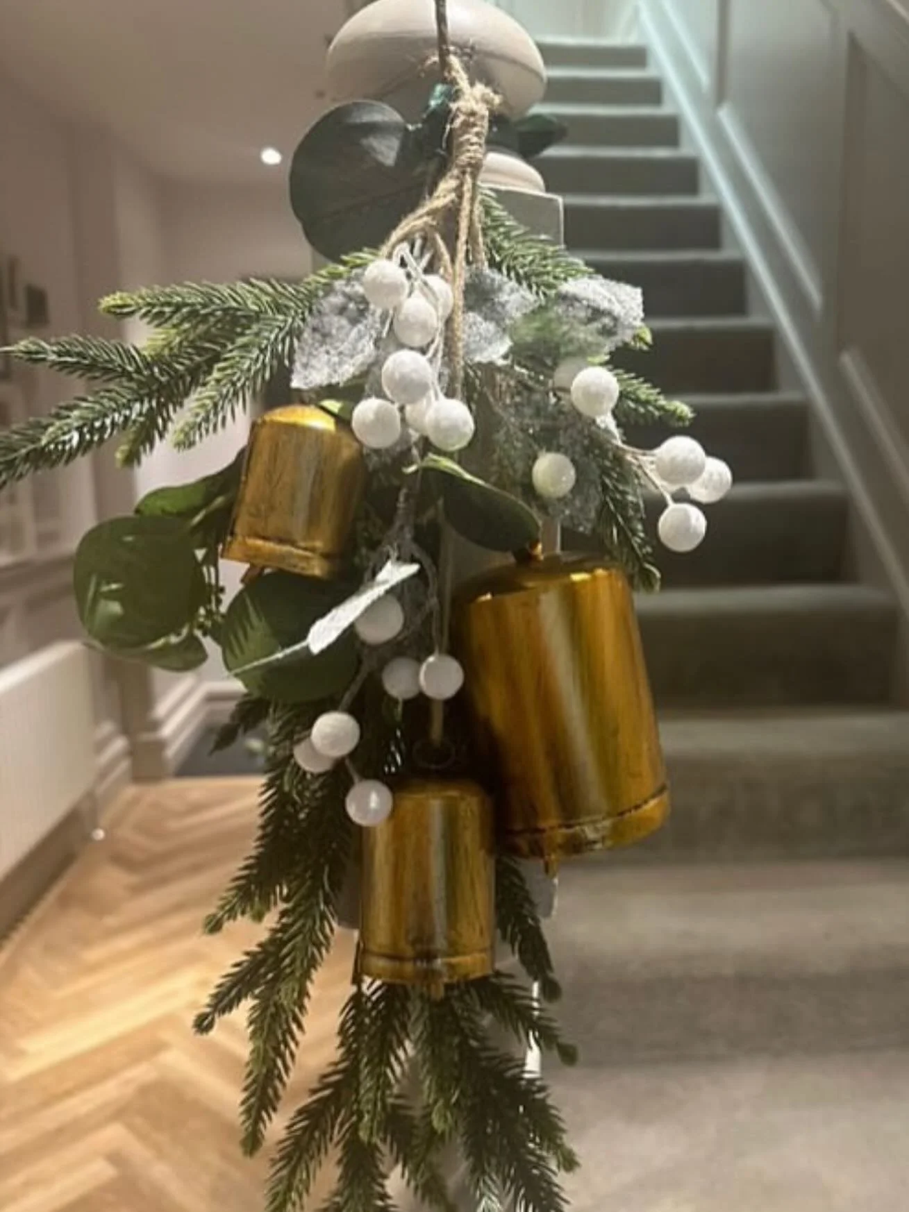 Late post this evening as I&rsquo;ve been super busy today.
Love this pic from Briony of her mini swags, she used them to decorate her hallway and spindles, love the added bells. #swags #xmasswags #xmas