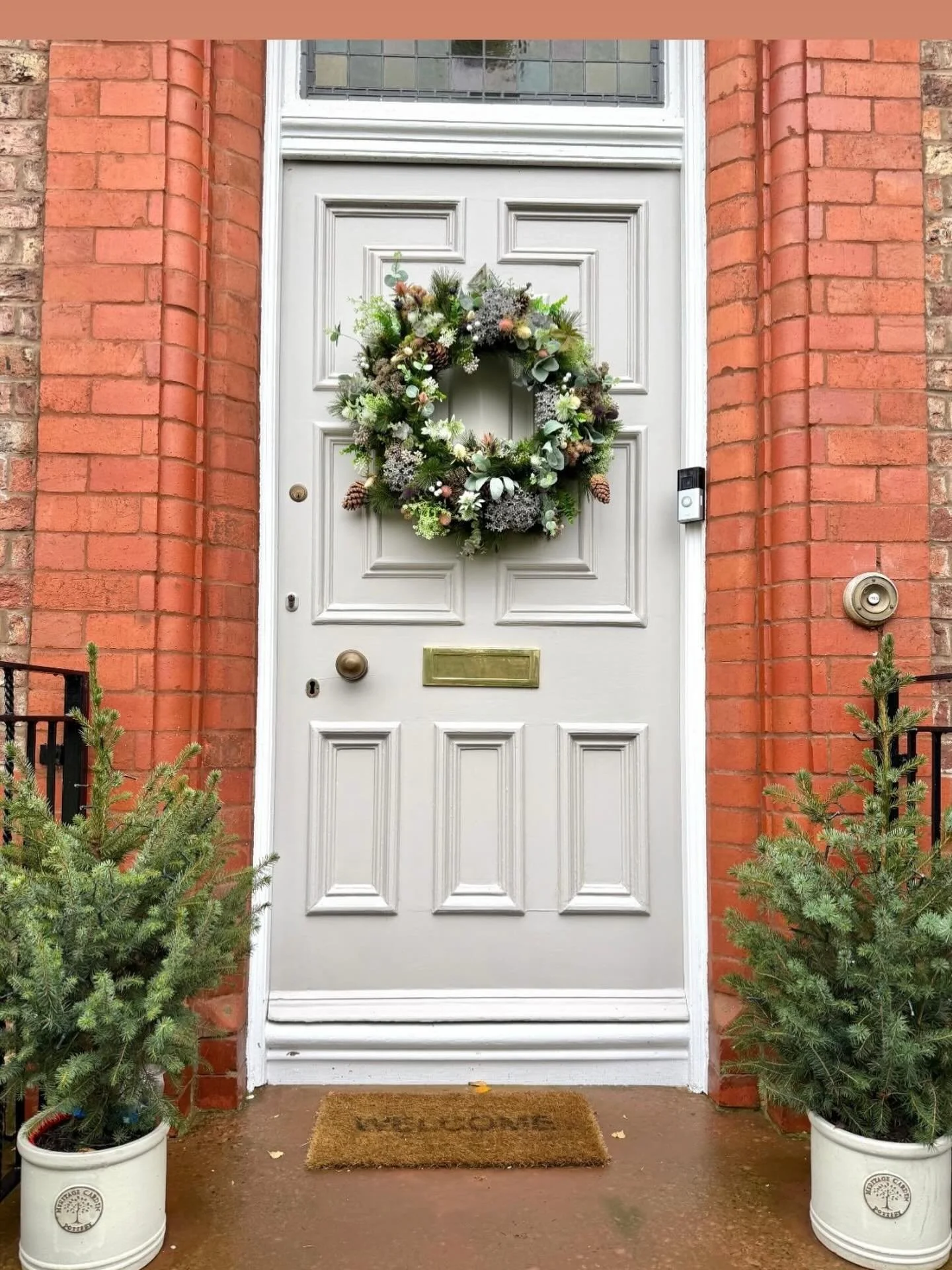 Evening everyone.
Just quickly popping on as I&rsquo;ve had so many messages asking about the lead time for Xmas wreaths. Pip and I start making Xmas wreaths in October and are currently working on last weekends orders so it&rsquo;s approx 2 days and