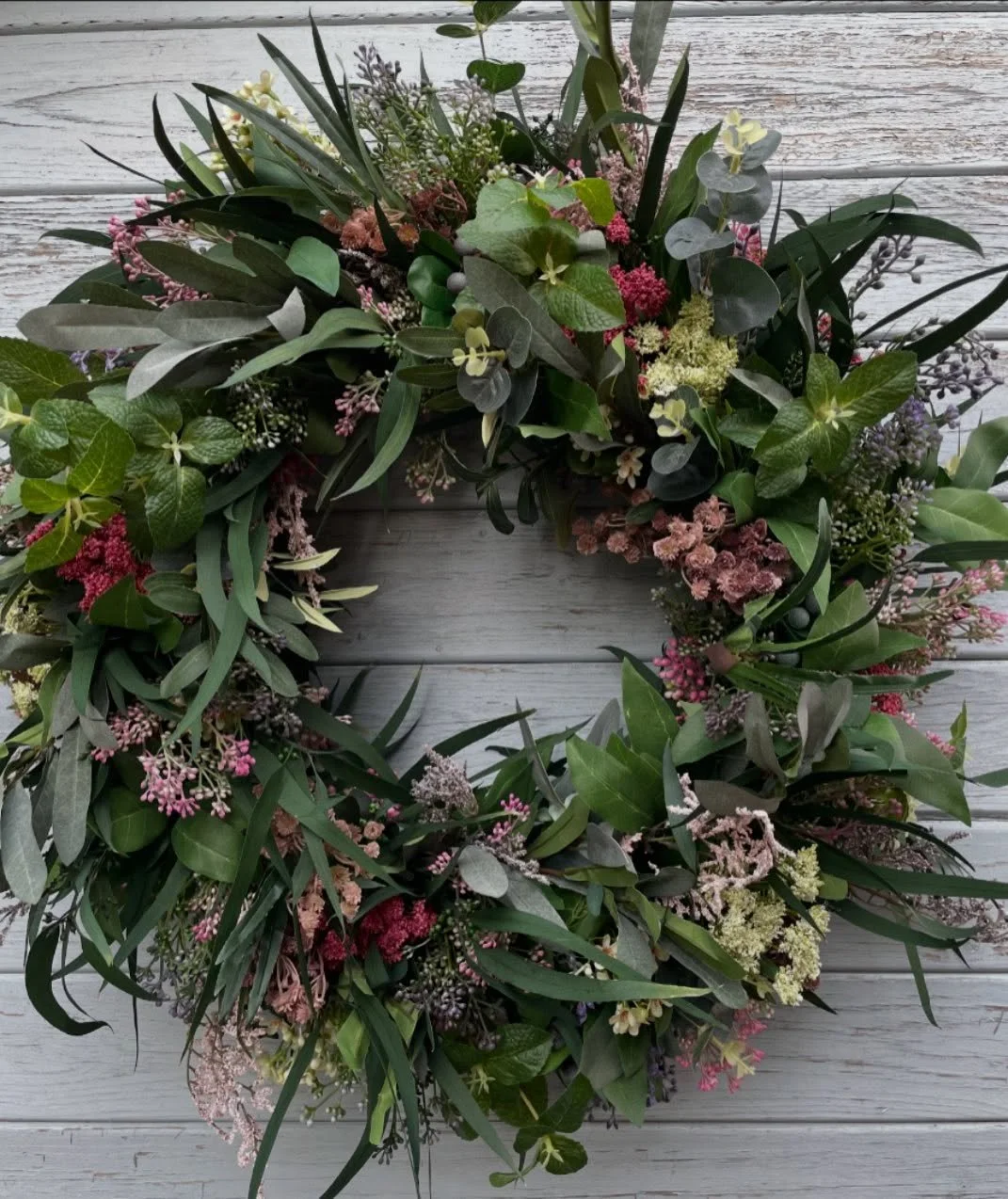 Happy Sunday everyone, it&rsquo;s freezing here. I&rsquo;ve been wreathing all day and still no where near through all your spring orders. The meadow wreath is proving very popular with its mint, gypsophila and berries as well as the spring foliage a