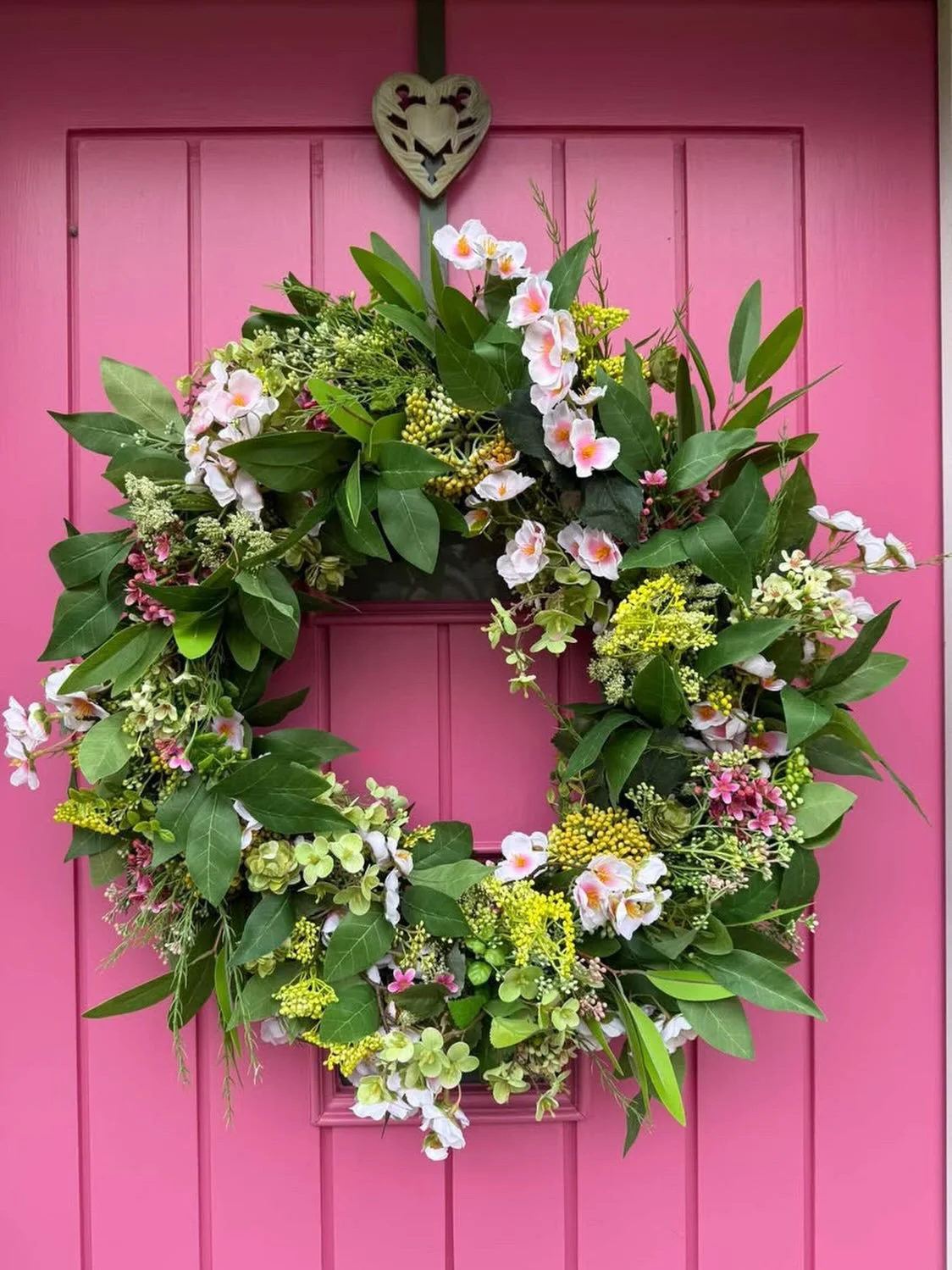 Evening everyone, busy day today but just popped in to share this stunning pic from @the_pink_door pinkdoor, it&rsquo;s just beautiful I love the hot pink door with the spring pinks and buds wreath. I love it xx #spring #springwreaths