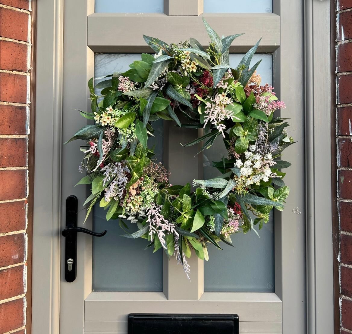 Hello everyone, what a gorgeous day. The beach is packed with day trippers and the towns so busy. I&rsquo;ve spent most of the day in my summerhouse making wreaths and this meadow wreath is very popular this week. Love the soft colours and super full