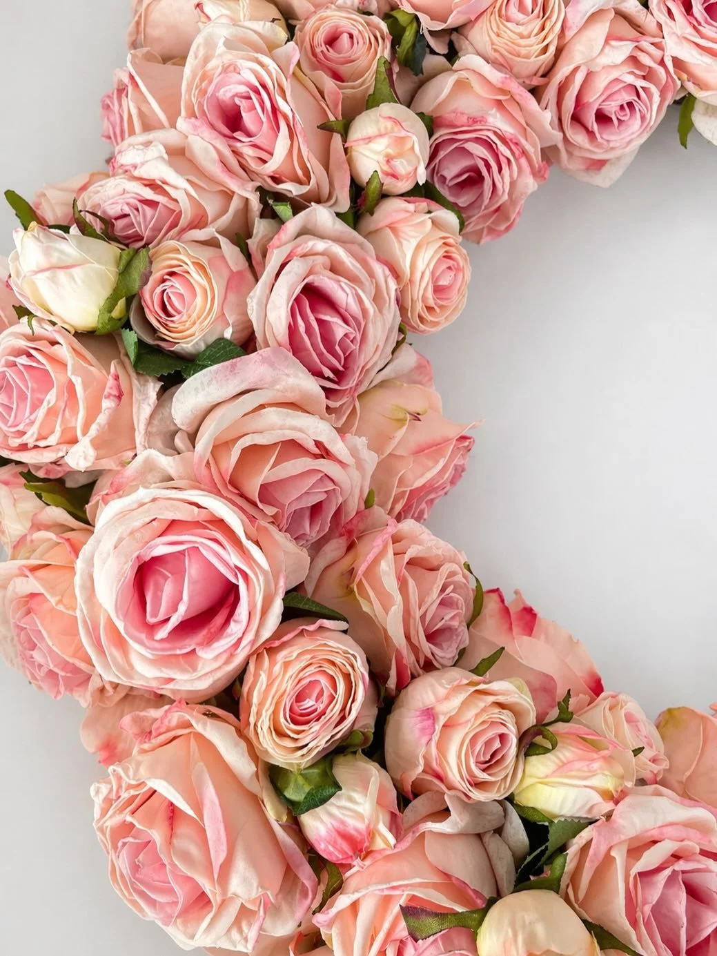 Afternoon everyone,been super busy planning Xmas wreaths! Yes Xmas already as it takes so much time for pip and I to finalise our design. Lots of orders this week for the dried rose wreath, so pretty and feminine. This is the 60cm but also available 