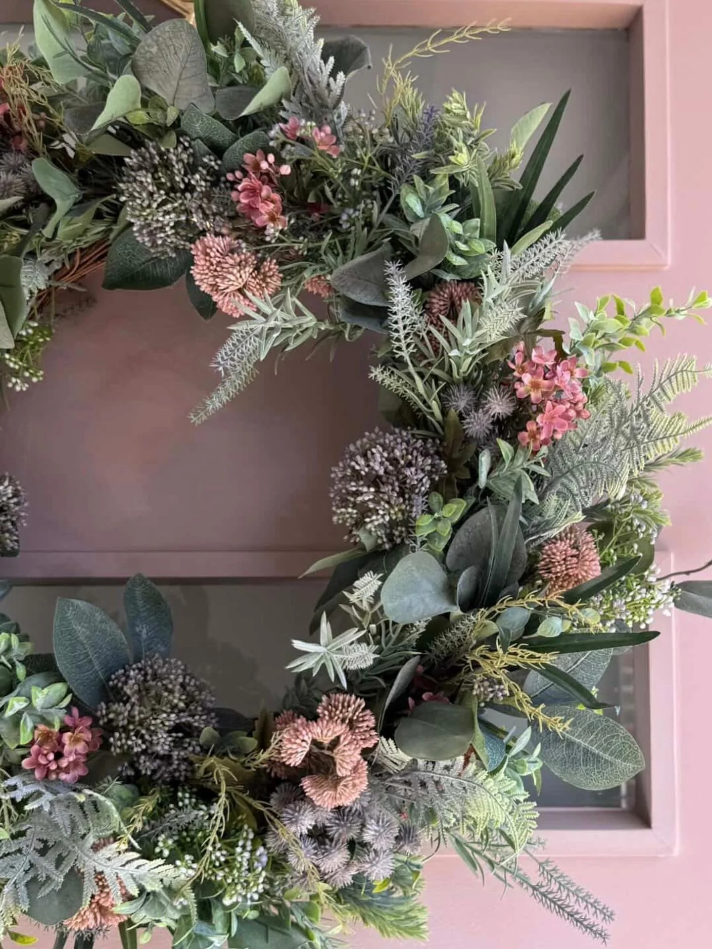 Thanks Melanie @melanielovellinteriors,
Love this pink of the spring meadow wreath on your gorgeous pink door. Hope everyone had a great day I was on nanny duty I have to say my most favourite thing to do in the world #spring