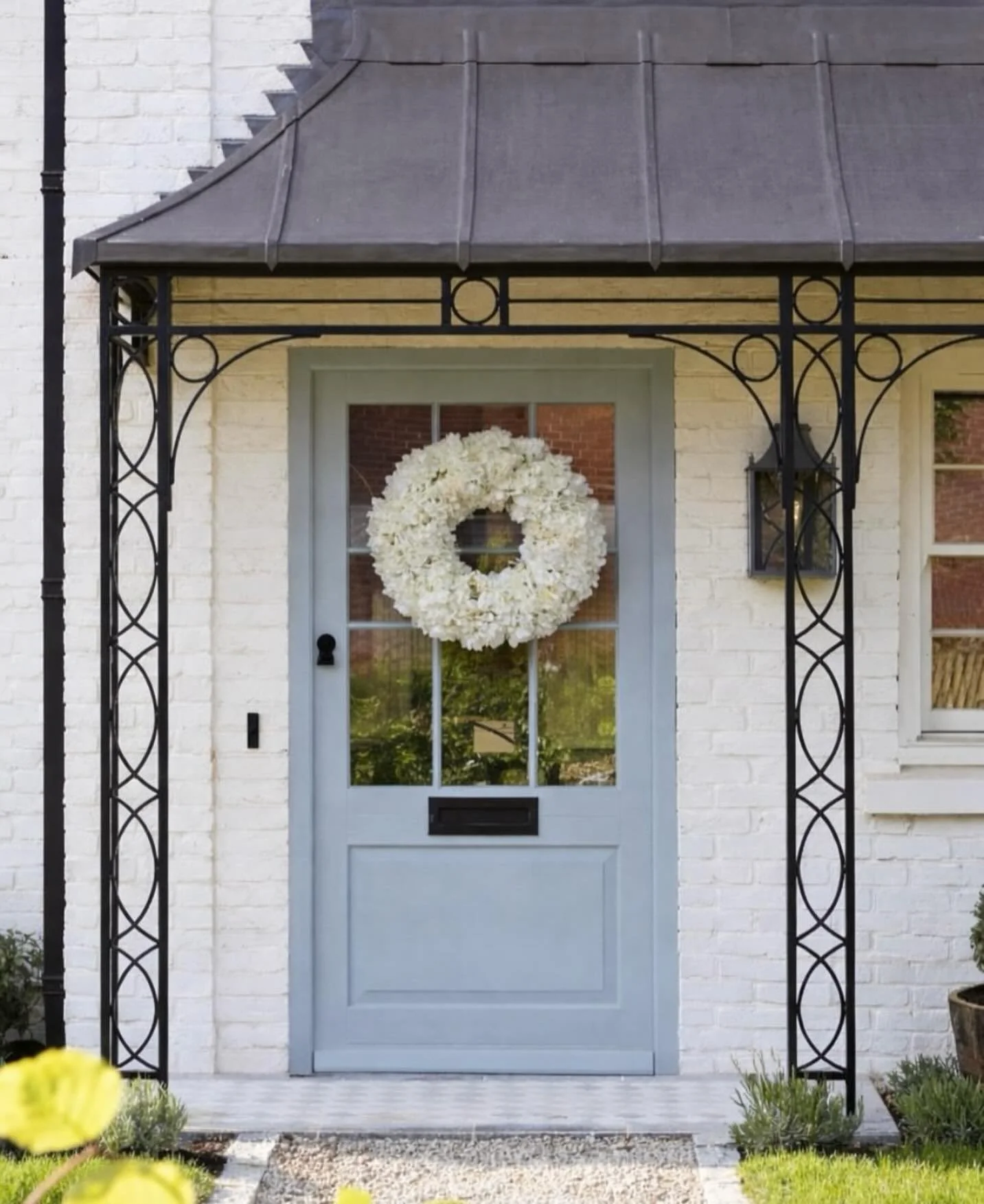 What a miserable day, still I&rsquo;m manifesting sunny days with my posts. I love this picture it&rsquo;s such a dreamy front door and my all time best selling design of white hydrangea wreath, it look perfect. All wreaths have been restocked xx
