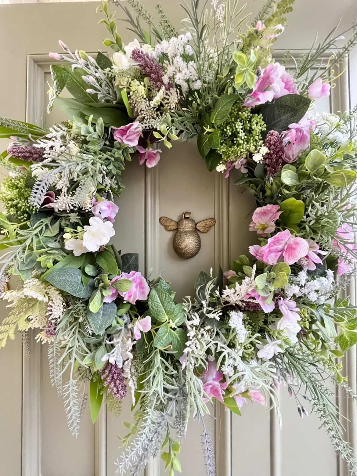 Dusky pink sweet pea wreath