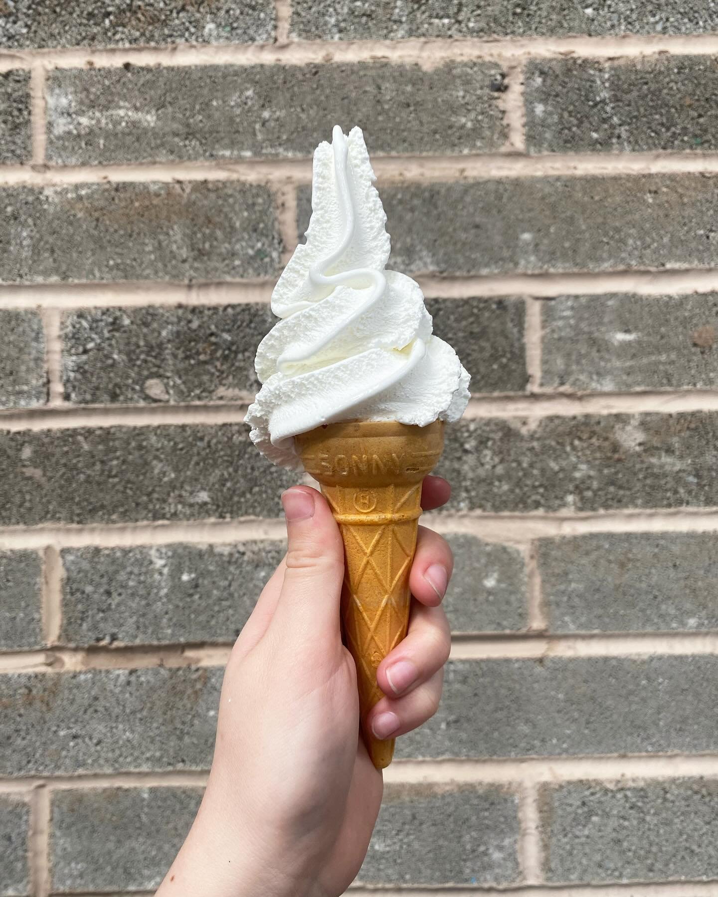 🍦🫶🏻

#lewisbrosicecream #icecream #icecreamlover #flake #icecreamvan #sweet #sweettreats #vanlife #dessert #local #warrington #manchester #manchesterfood #cheshire #warringtonbusiness #desserts #sunny