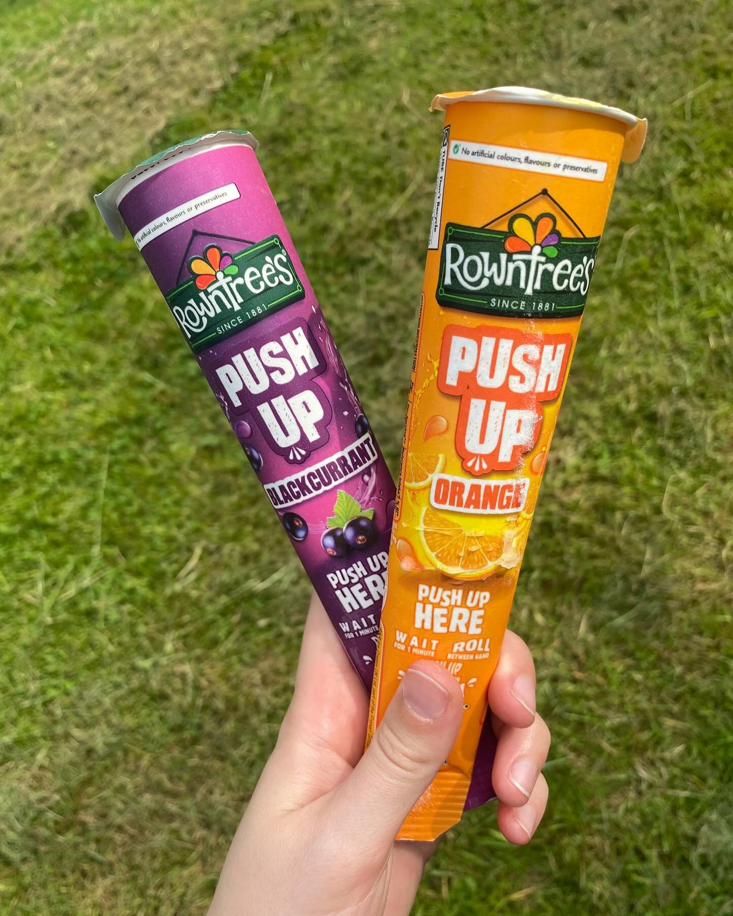Do you prefer an orange or blackcurrant Rowntrees push up??
#lewisbrosicecream #icecream #icecreamlover #flake #icecreamvan #sweet #sweettreats #vanlife #dessert #local #warrington #manchester #manchesterfood #cheshire #warringtonbusiness #desserts