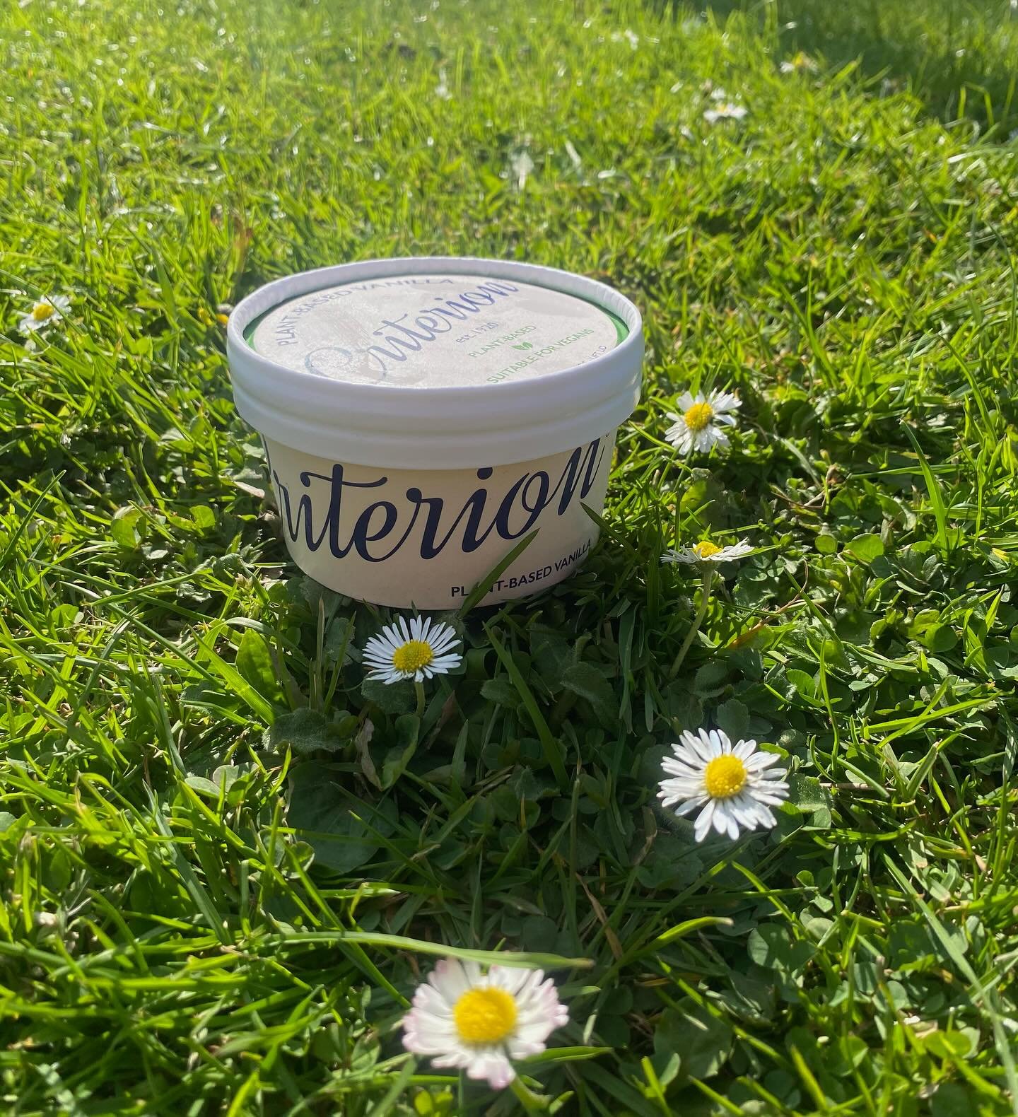 Did you know we sell tubs of Criterion plant-based vegan ice cream?? π¦
They’re absolutely delicious and we can even add toppings!!
#lewisbrosicecream #icecream #icecreamlover #flake #icecreamvan #sweet #sweettreats #vanlife #dessert #local #