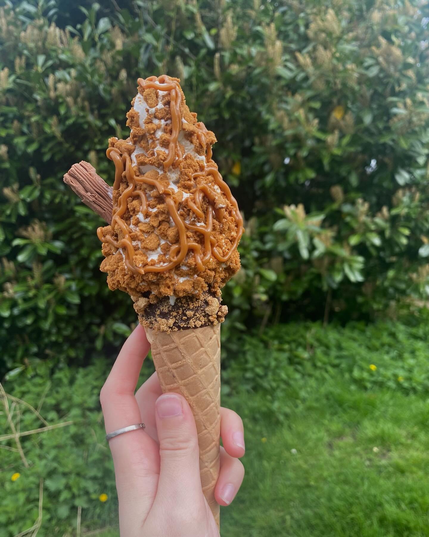It&rsquo;s bank holiday Monday!!! 

That can only mean one thing&hellip; time for an ice cream!! 🤤🍦

#lewisbrosicecream #icecream #icecreamlover #flake #icecreamvan #sweet #sweettreats #vanlife #dessert #local #warrington #manchester #manchesterfoo
