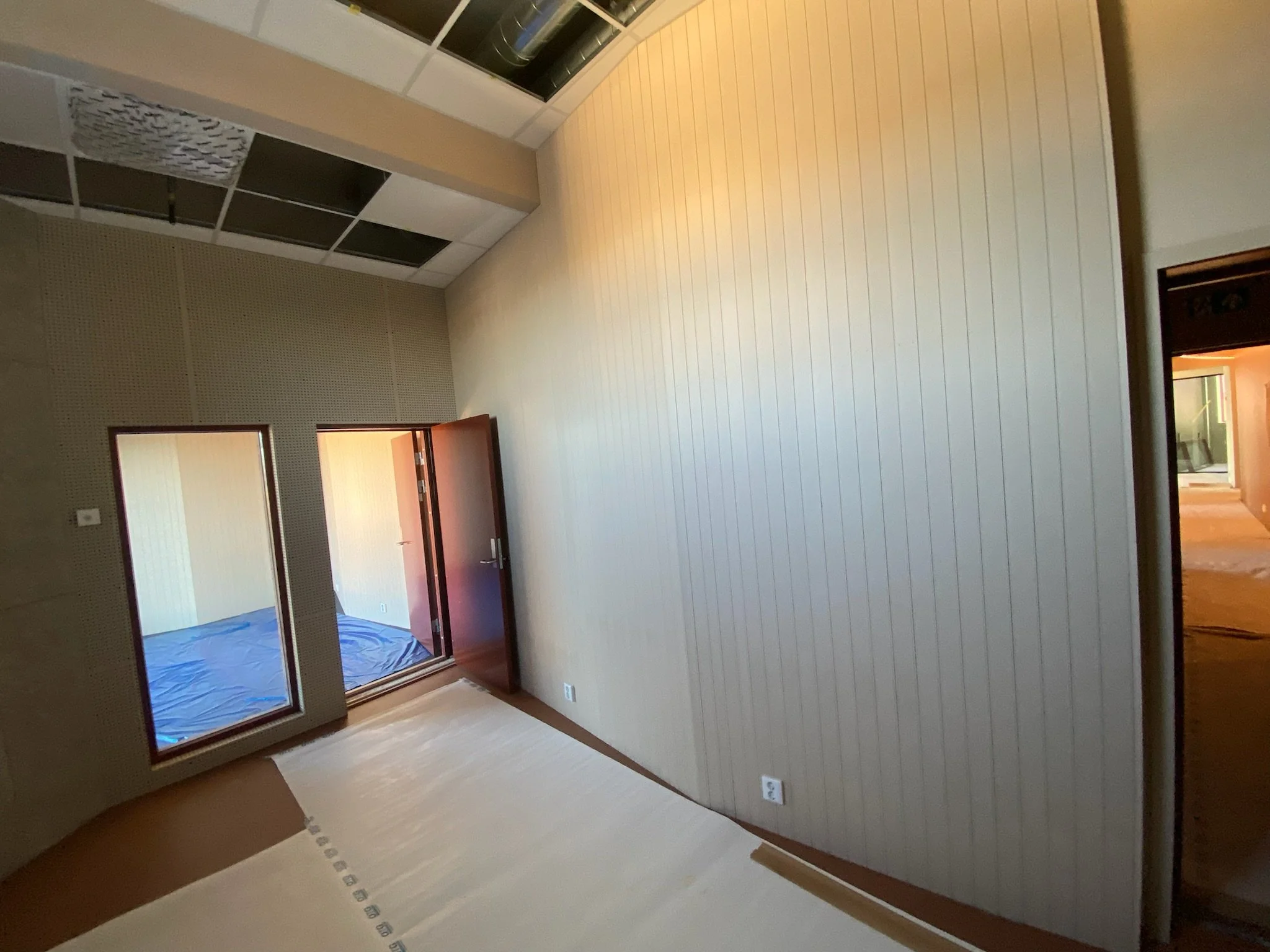 22-01-27 INTRO panel på veggene.JPG