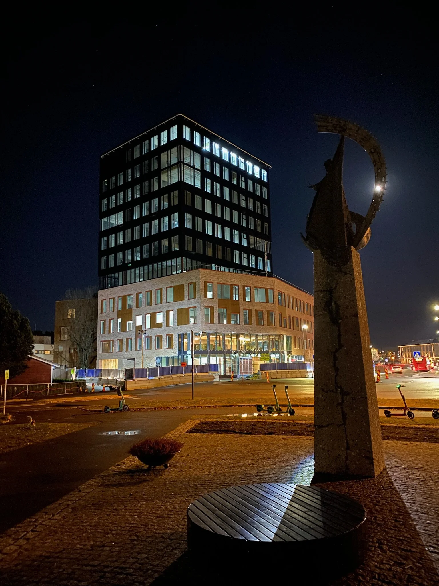 21-11-26 Kvartal 1 By night.JPG