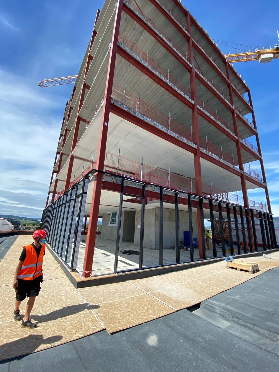 21-06-25 Inge befarer takterrasse EKKO.JPG