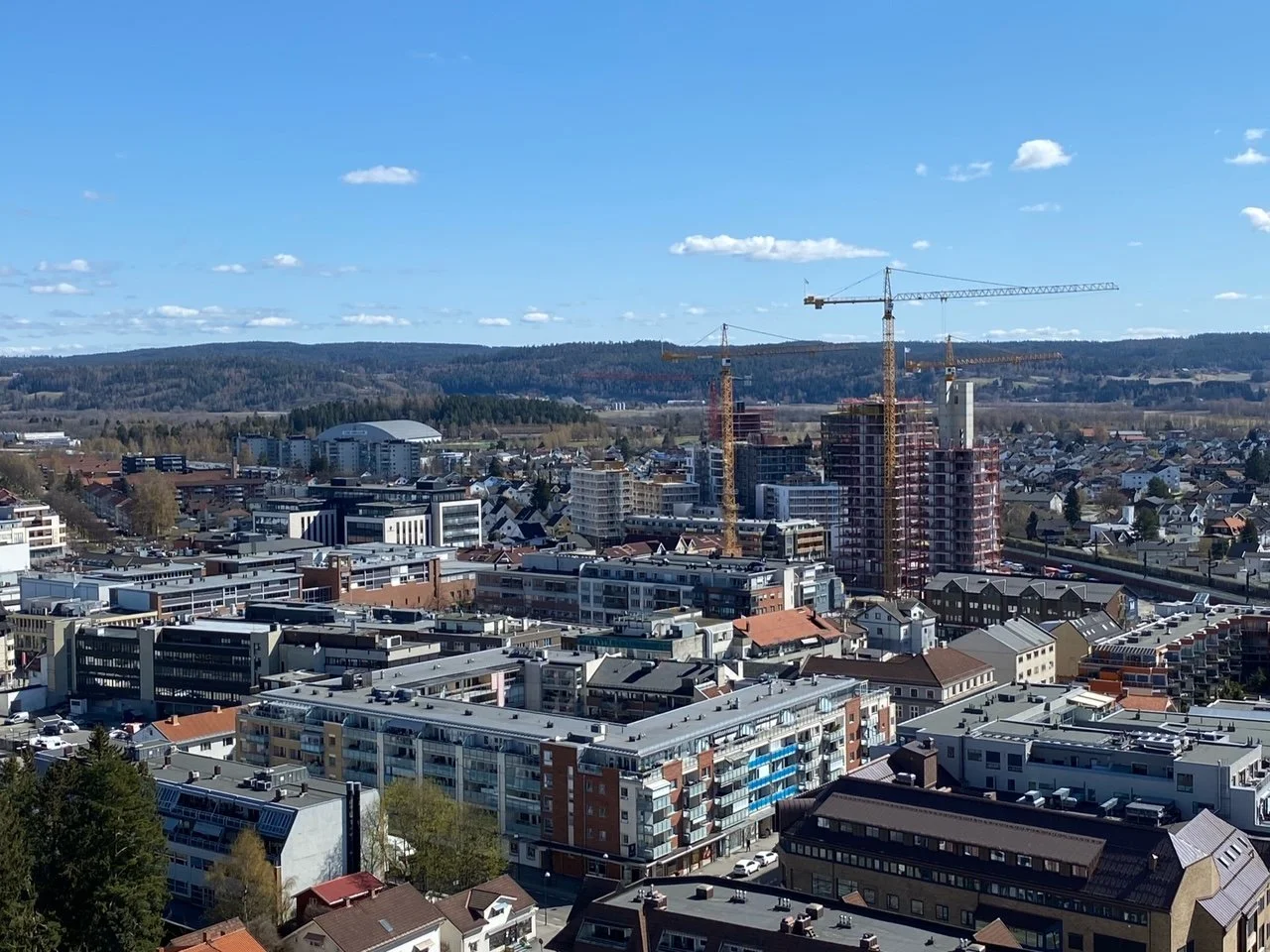 21-04-30 Fra toppen av kranen mot meierikvartalet og byen.JPG