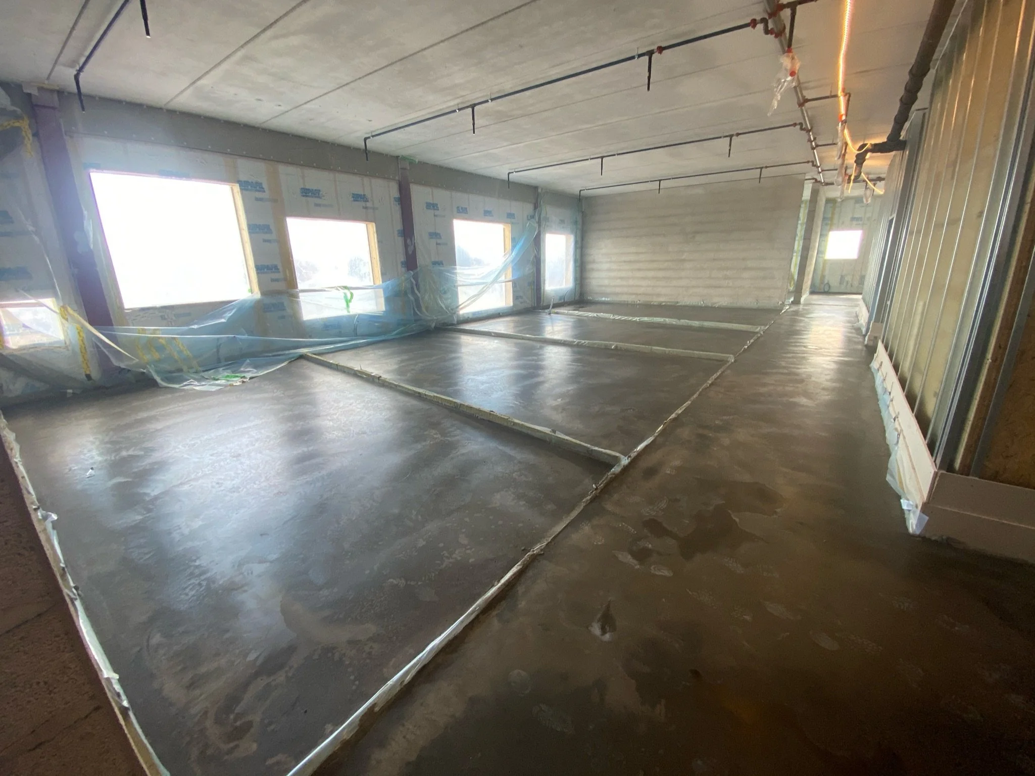 21-04-24 Gulv støpt i øvesal.JPG