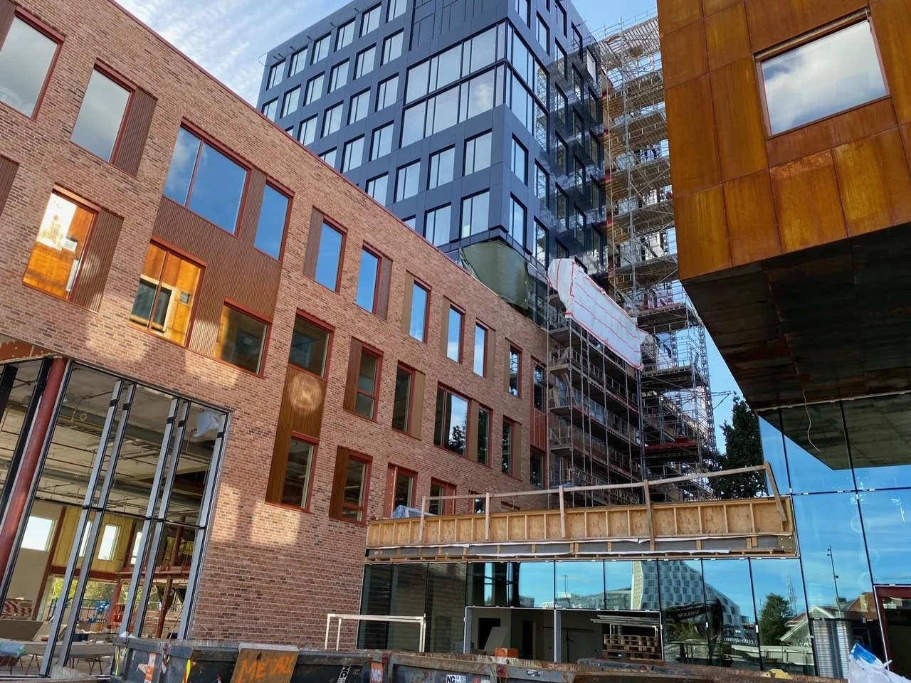 21-09-13 Intro og ekko fasade.JPG