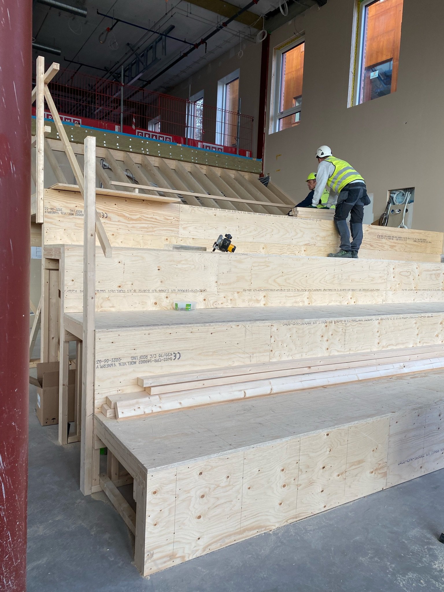 21-11-05 Trapp i Bibliotek_1.JPG