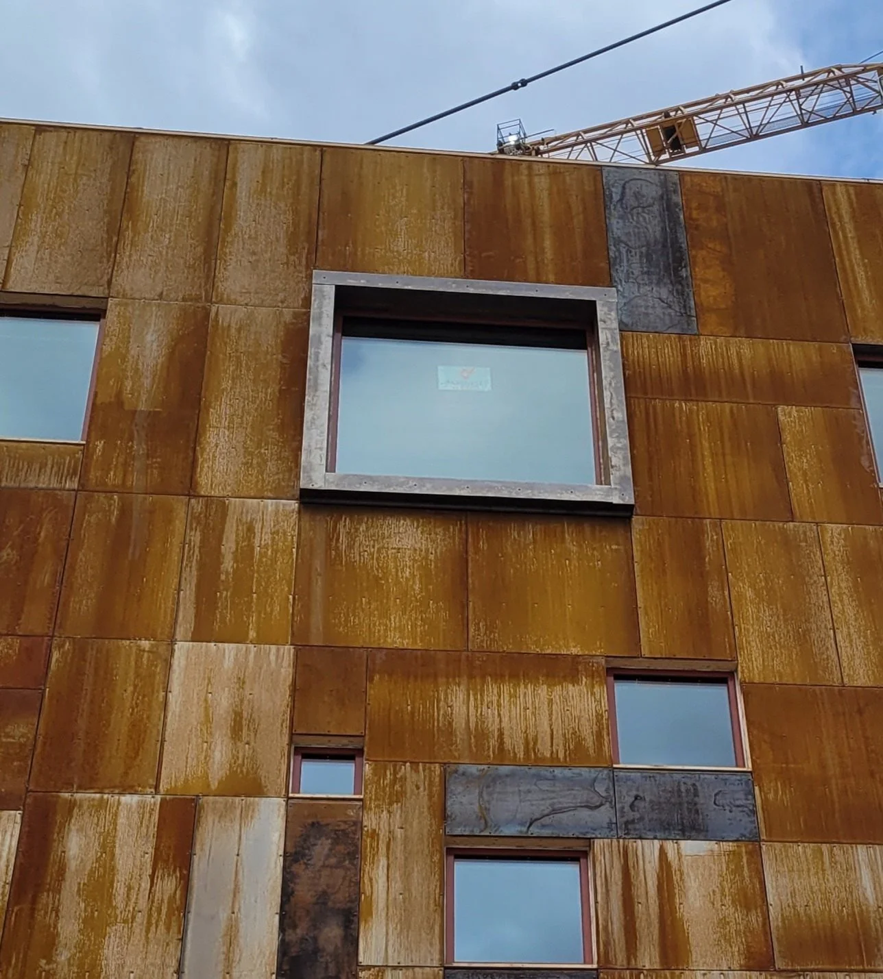 21-06-11 detaljer rundt vindu.JPG