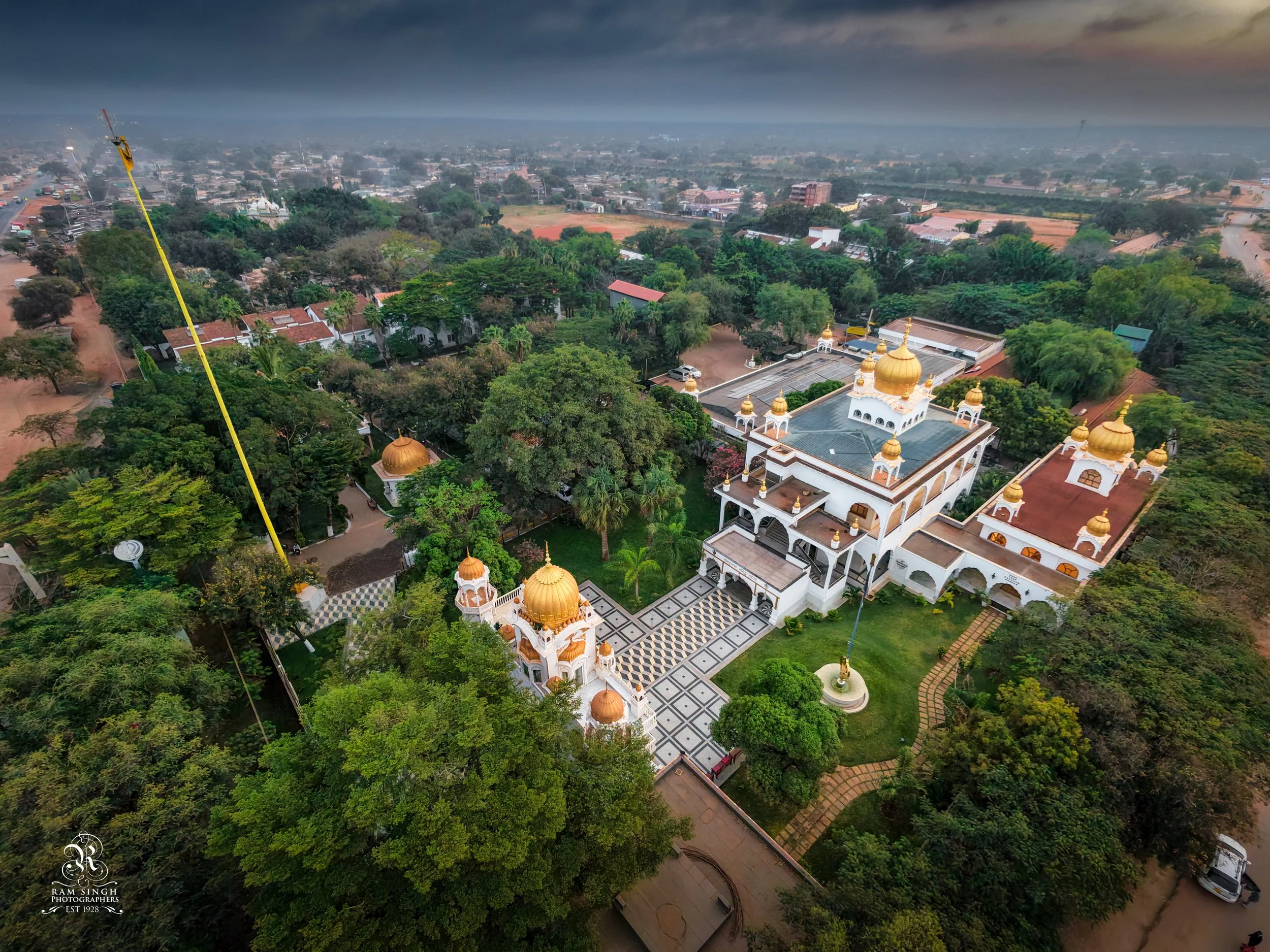 Gurdwara Sri Guru Nanak Darbar, Makindu, Kenya is one of East Africa’s most significant Sikh places of worship. Located in the town of Makindu along the historic Kenya–Uganda railway, it was established in the early 20th century by Sikh railway worke