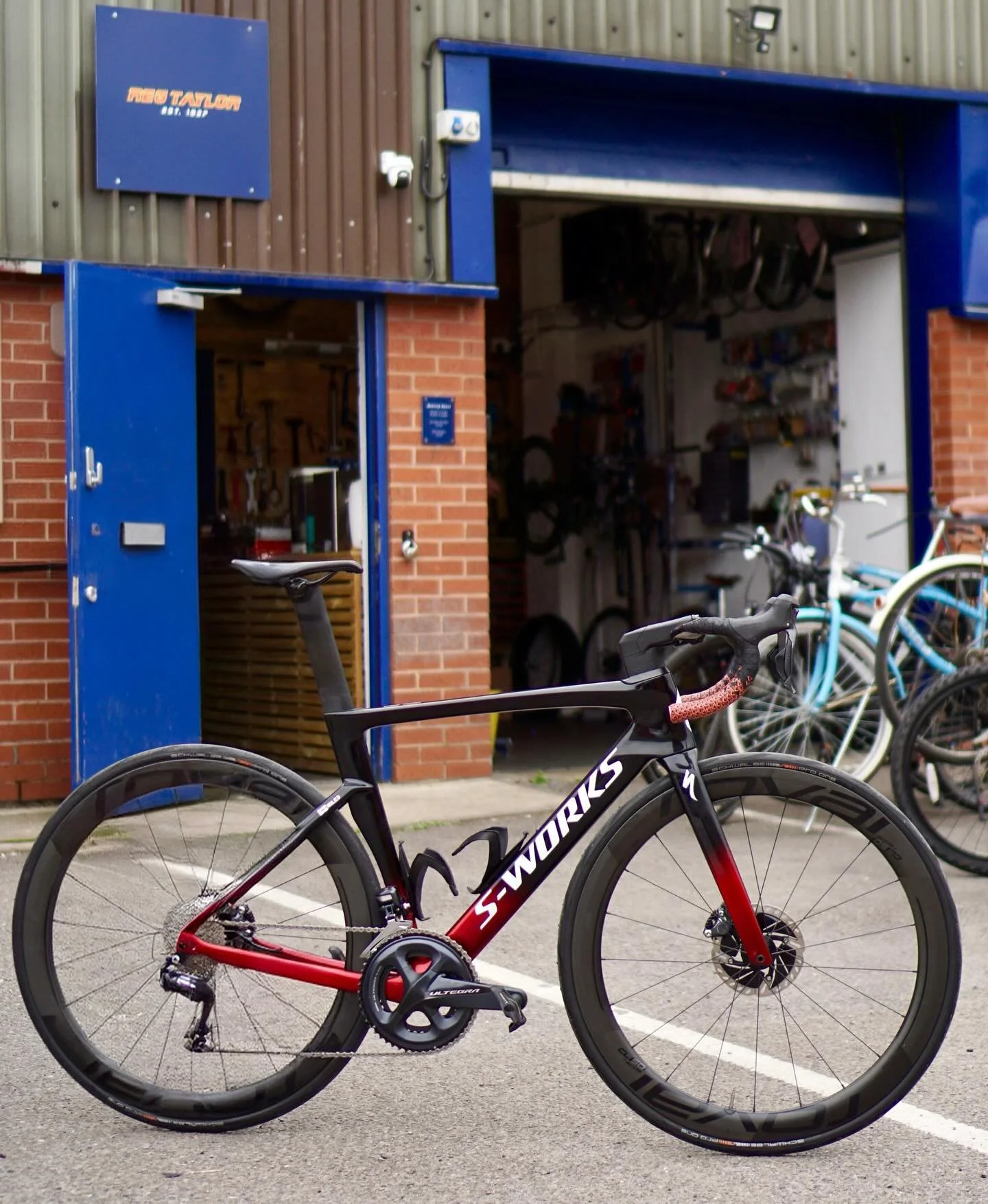 This S-Works Venge had a lot of admiring looks in the workshop this week; we fitted new ceramic bearings and serviced the bike ahead of an @ironmantri next month