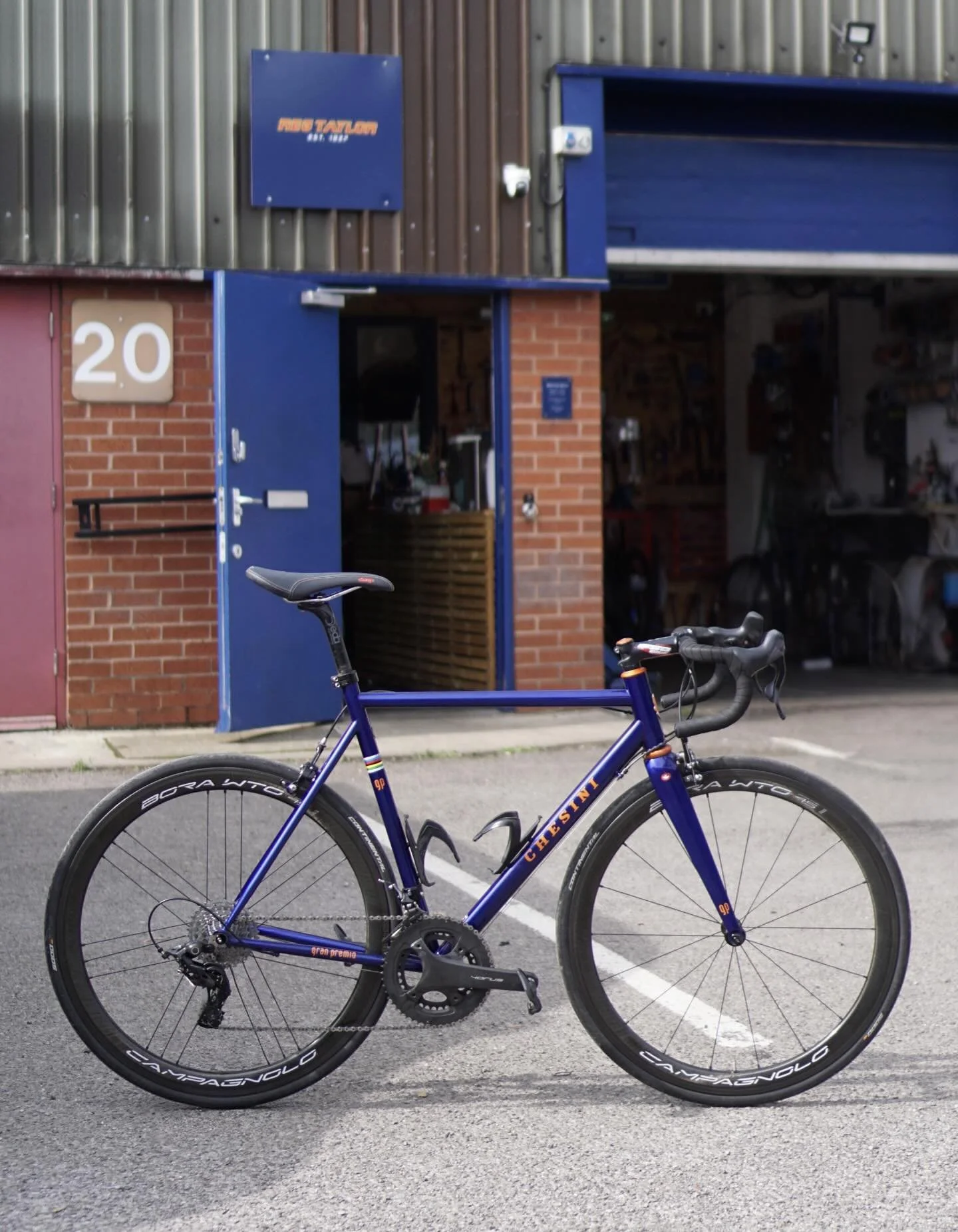 We had this beautiful @chesini_official in the workshop recently. Handbuilt in Italy, with full @campagnolo mechanical 12-speed groupset. #steelisreal
