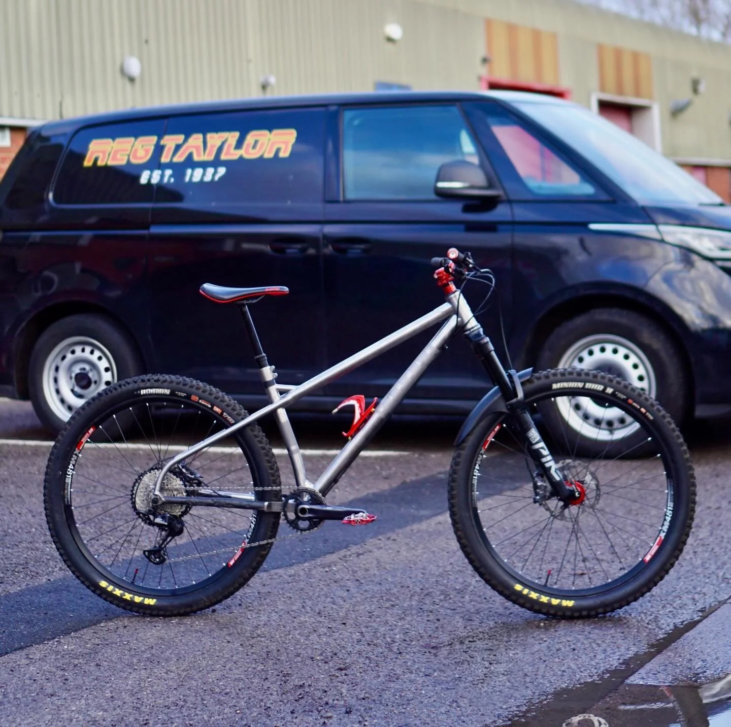 A loyal customer recently brought his beloved Ribble titanium MTB into us with a cracked down tube, expecting it to be a write-off. We stripped the frame and had the team at @enigmabicycles replace the down tube with custom external dropper routing, 