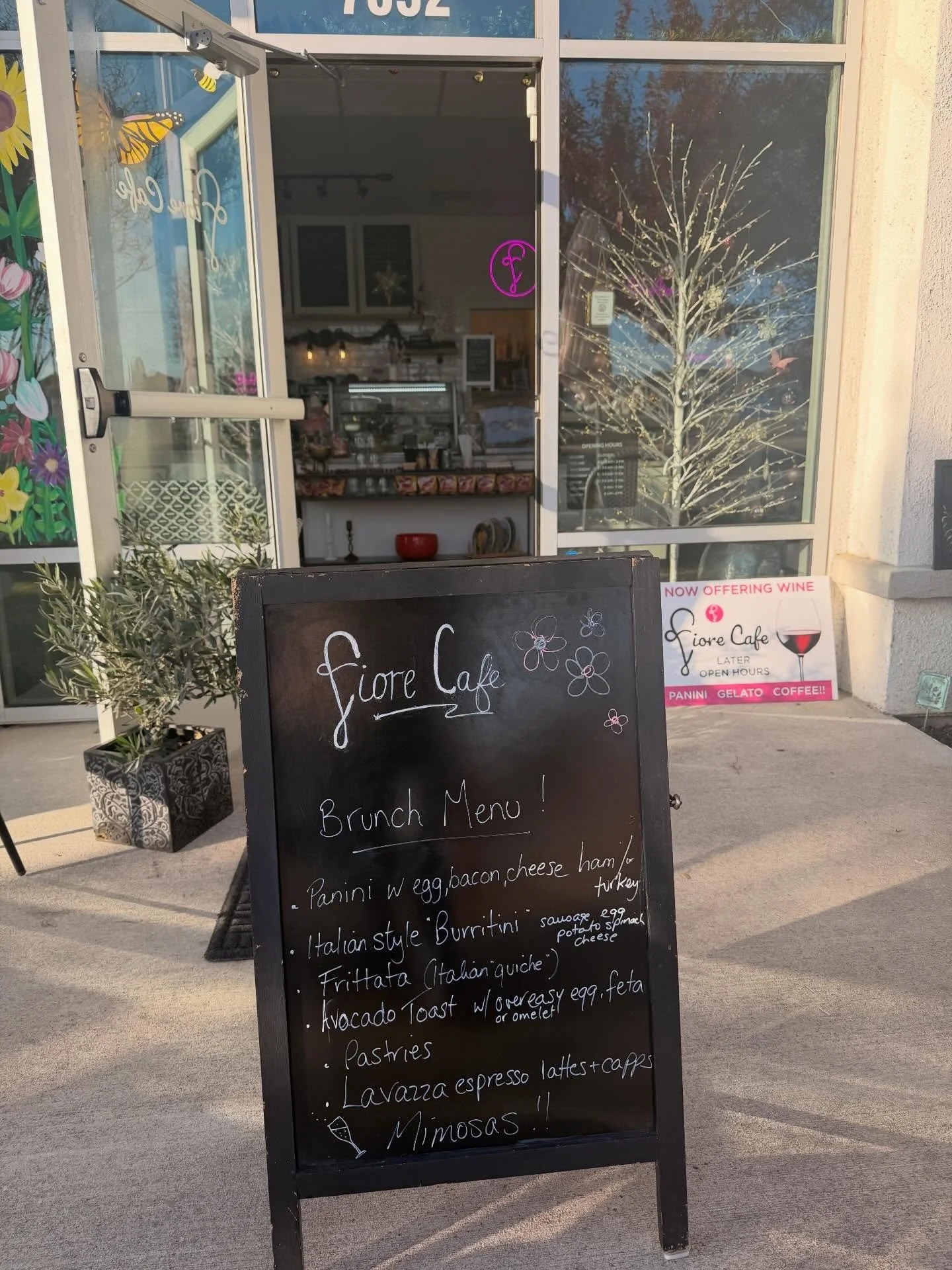 Brunch time!!! 😋 

What are you ordering??