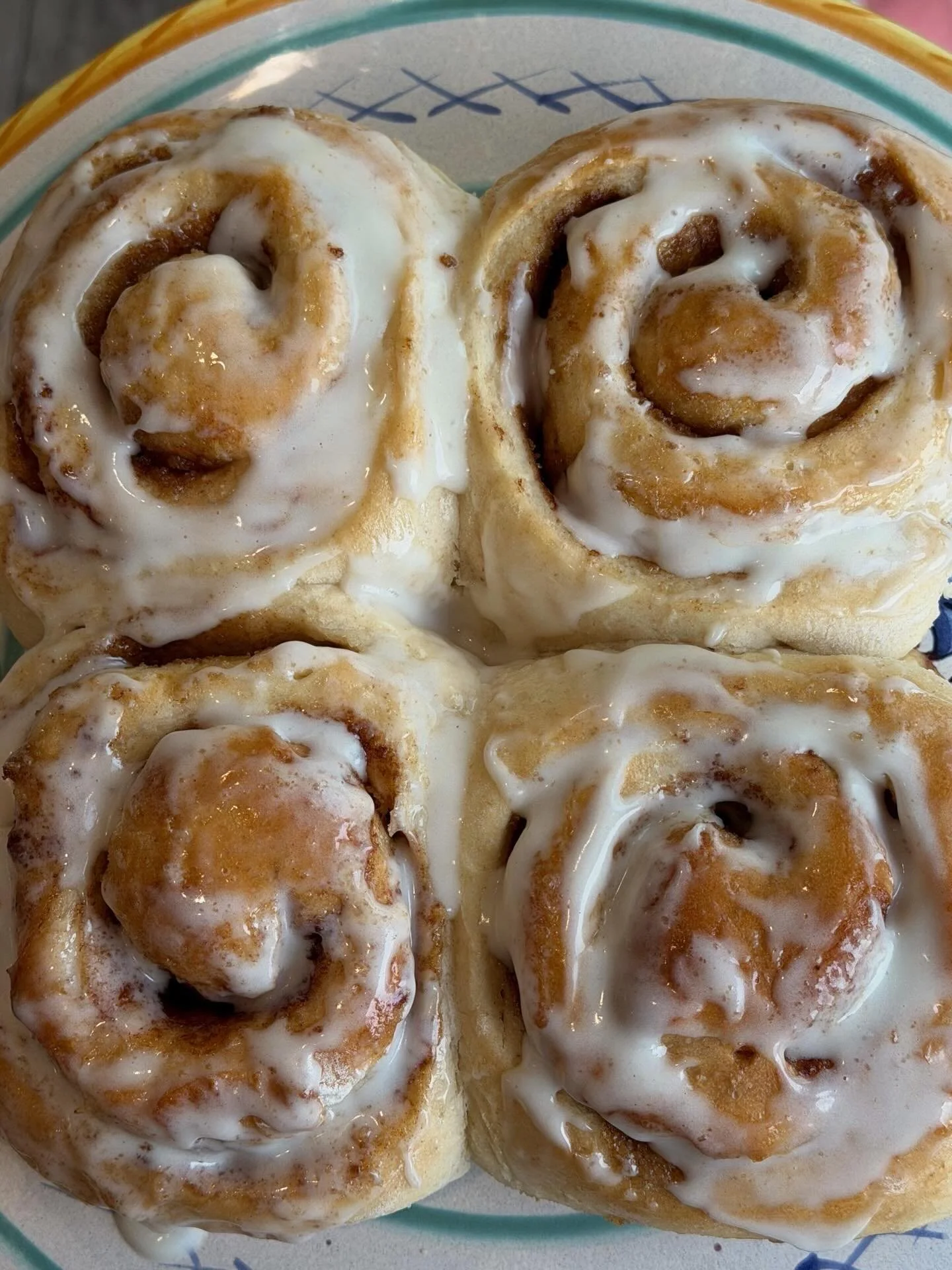 do we have your attention?? 👀 NEW sourdough cinnamon rolls made fresh by a local baker 👩&zwj;🍳

Soft, gooey, and made in limited batches every Saturday &amp; Sunday. When they&rsquo;re gone, they&rsquo;re gone - RUN, don&rsquo;t walk!!!!